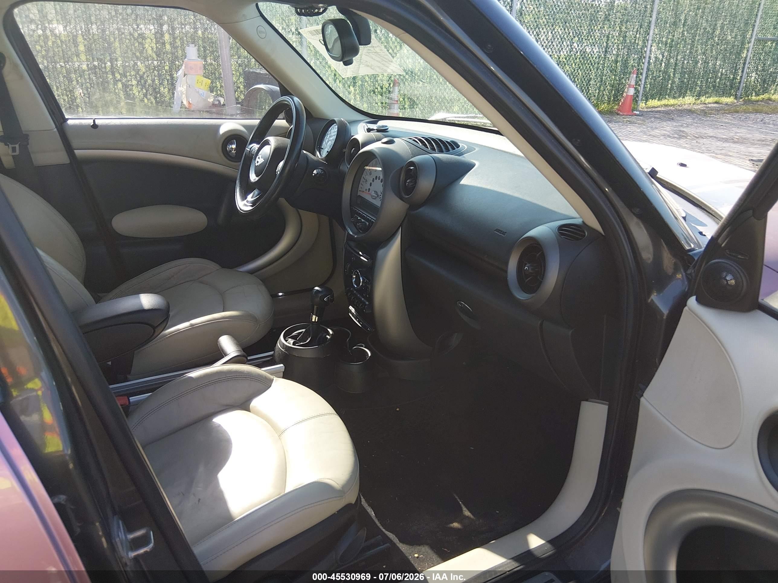 2011 Mini Cooper Countryman Pink vin: WMWZB3C59BWM00047