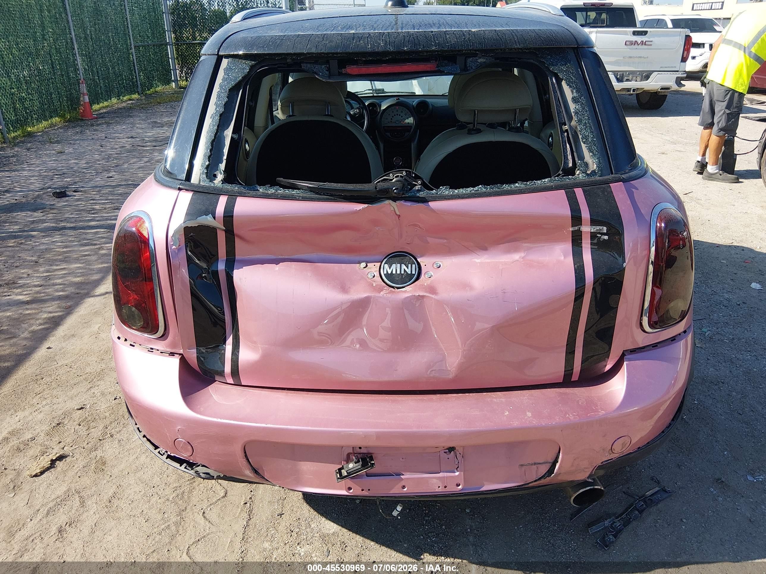 2011 Mini Cooper Countryman Pink vin: WMWZB3C59BWM00047