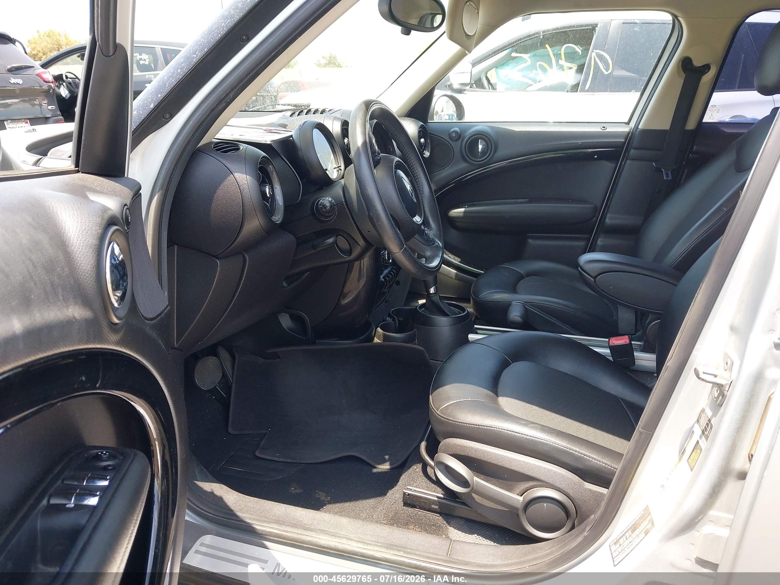 2015 Mini Countryman Cooper Silver vin: WMWZB3C59FWR43503