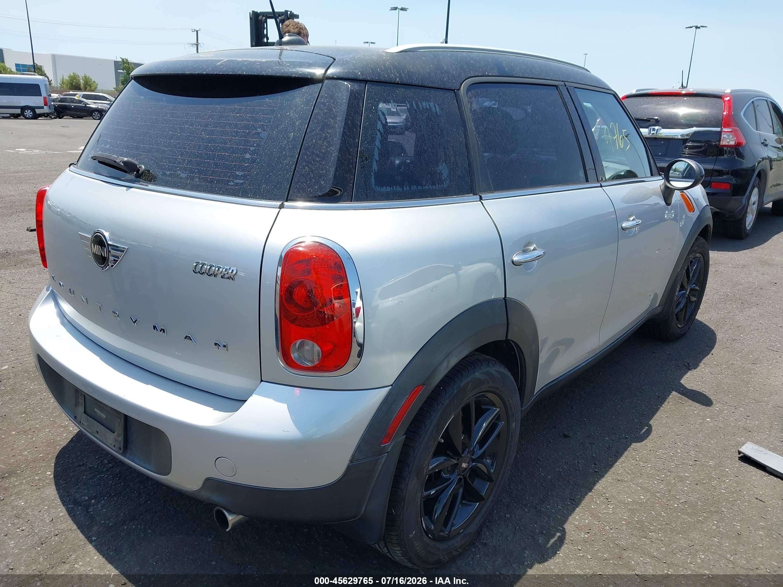 2015 Mini Countryman Cooper Silver vin: WMWZB3C59FWR43503