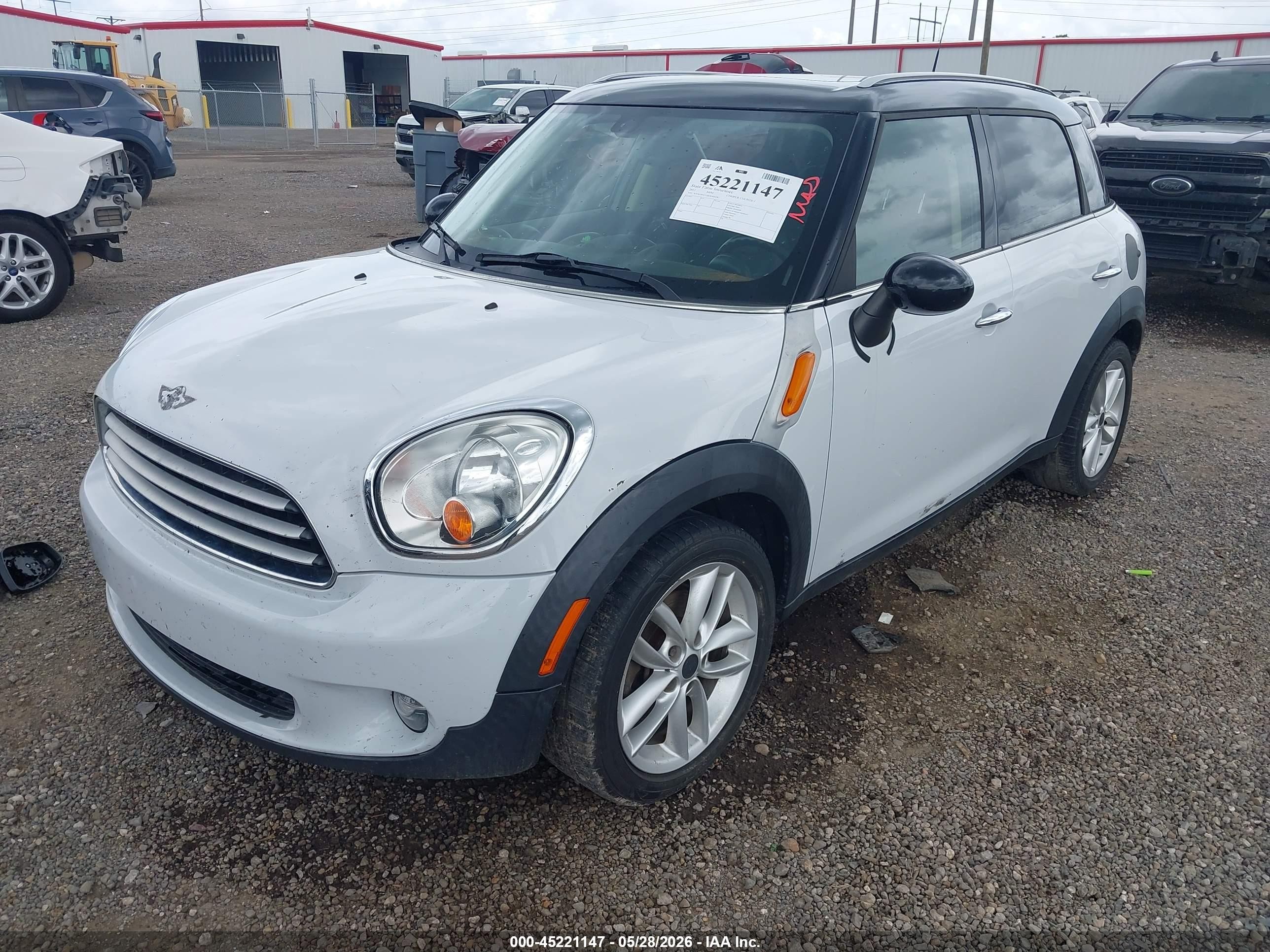2011 Mini Cooper Countryman   White vin: WMWZB3C5XBWM00283