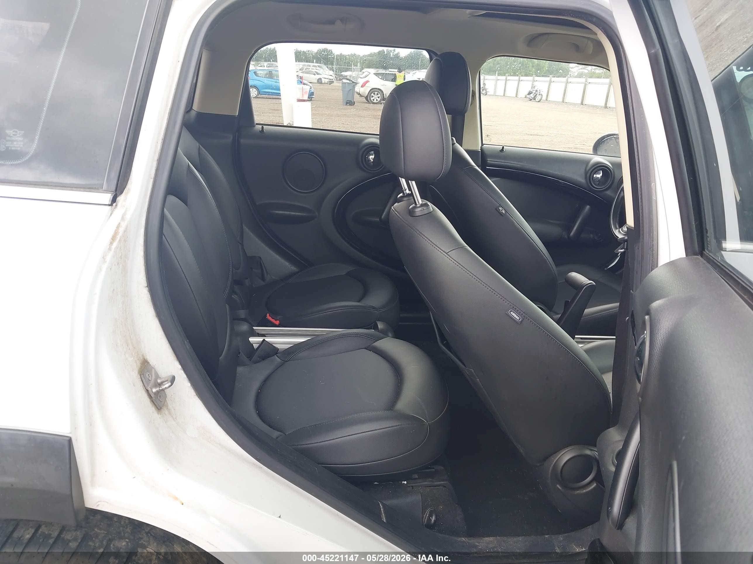 2011 Mini Cooper Countryman   White vin: WMWZB3C5XBWM00283