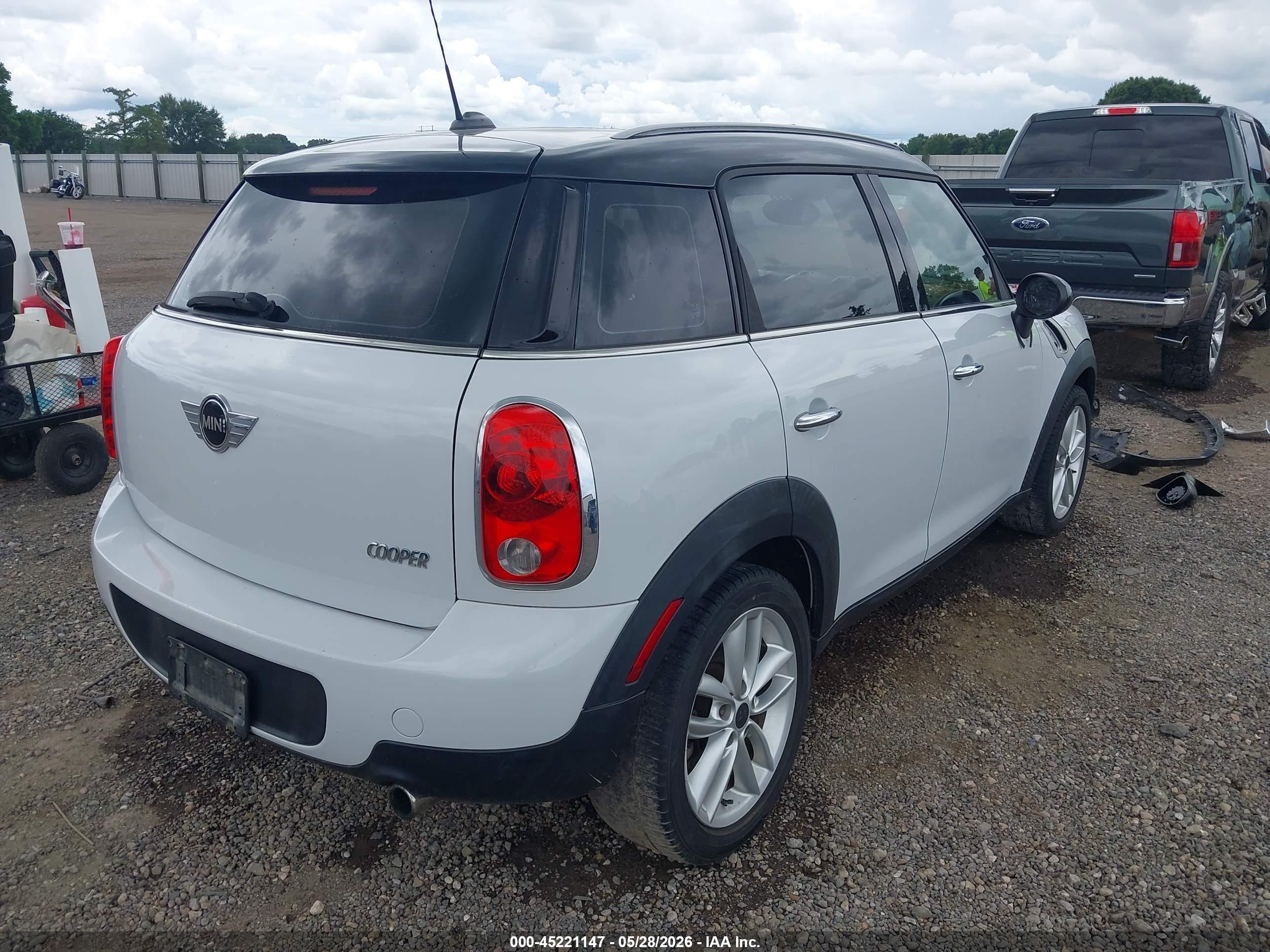 2011 Mini Cooper Countryman   White vin: WMWZB3C5XBWM00283