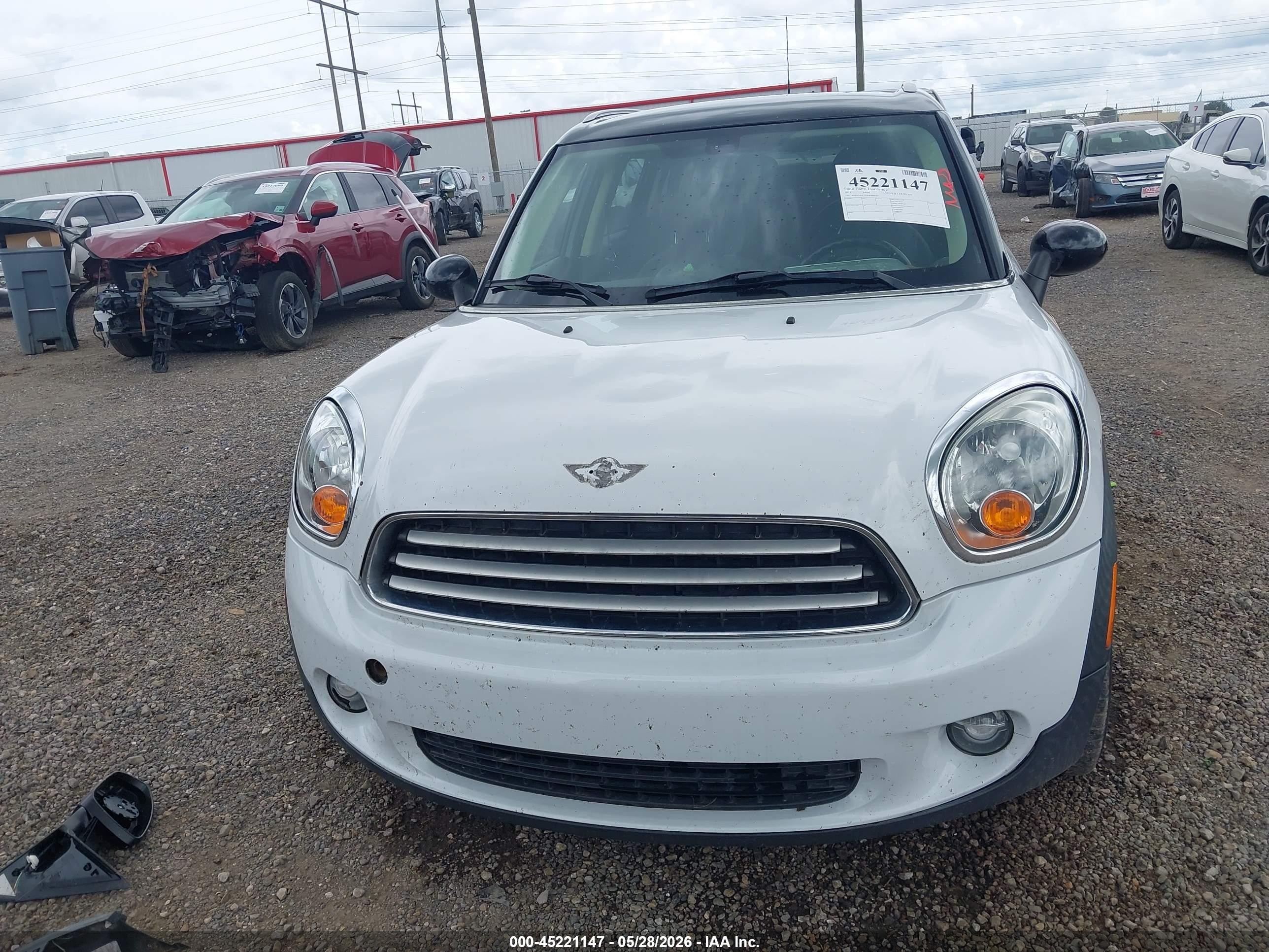 2011 Mini Cooper Countryman   White vin: WMWZB3C5XBWM00283