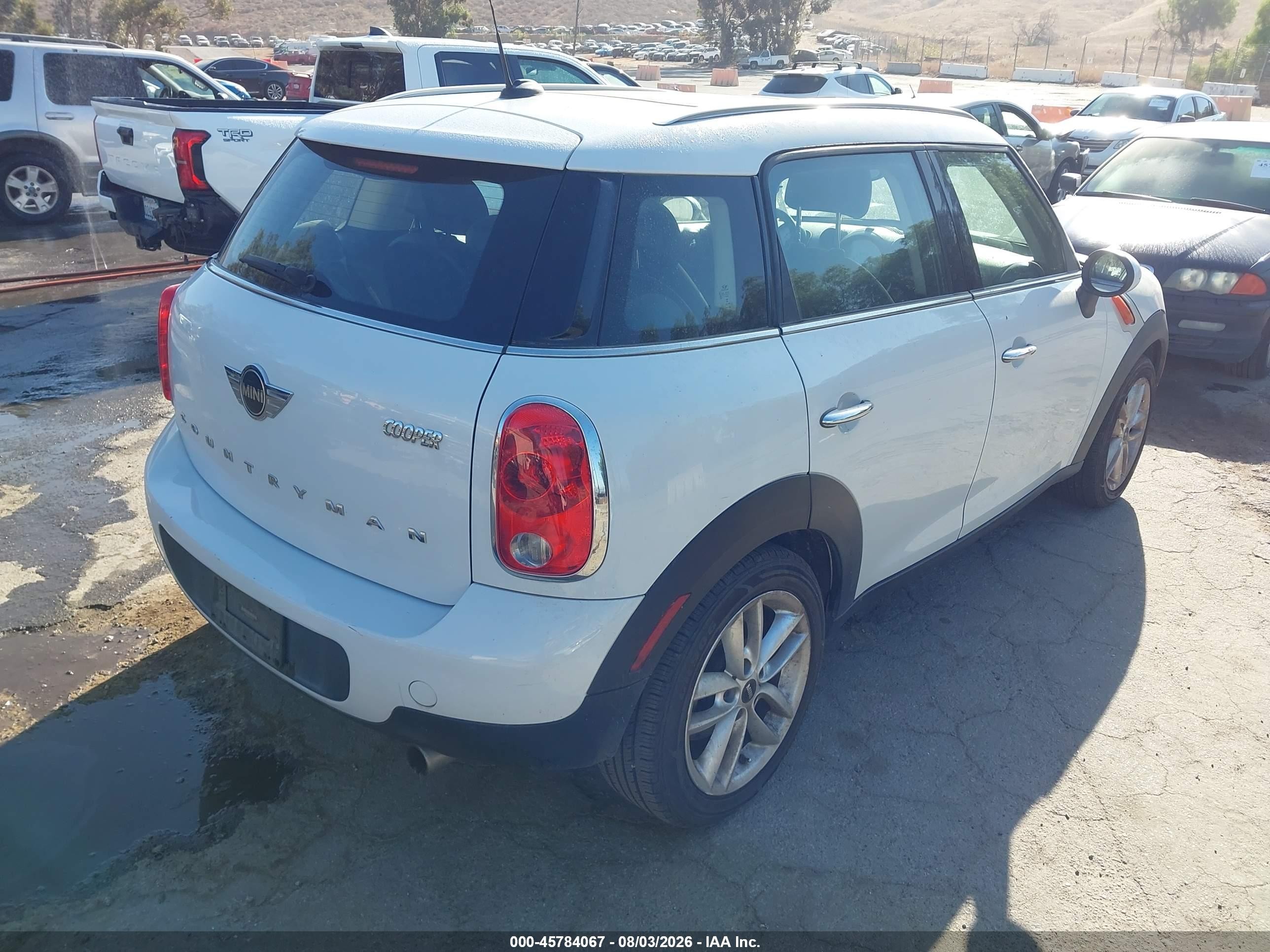 2014 Mini Countryman Cooper White vin: WMWZB3C5XEWR42004