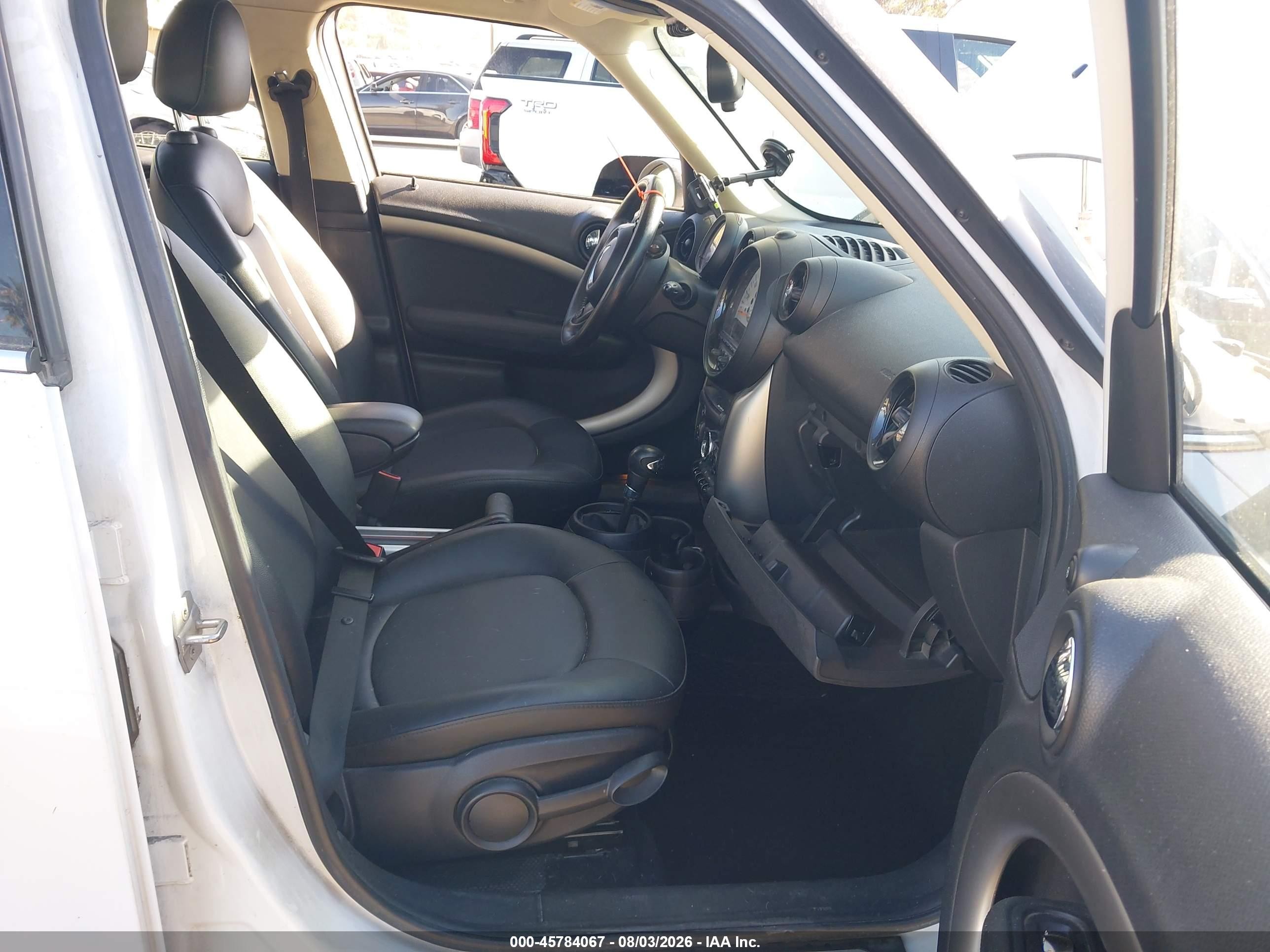 2014 Mini Countryman Cooper White vin: WMWZB3C5XEWR42004