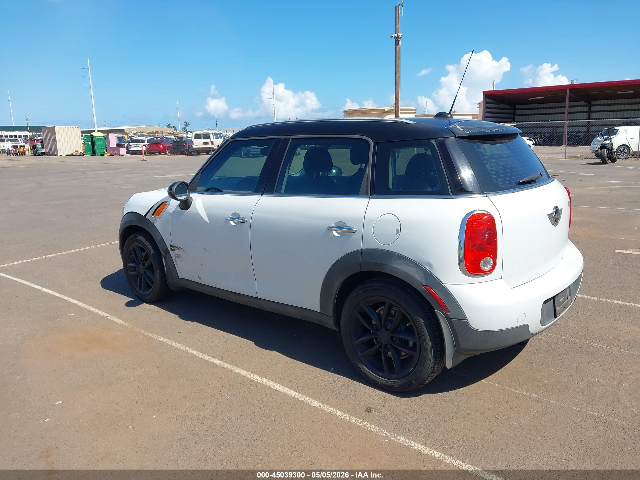 2015 Mini Countryman Cooper White vin: WMWZB3C5XFWR45034
