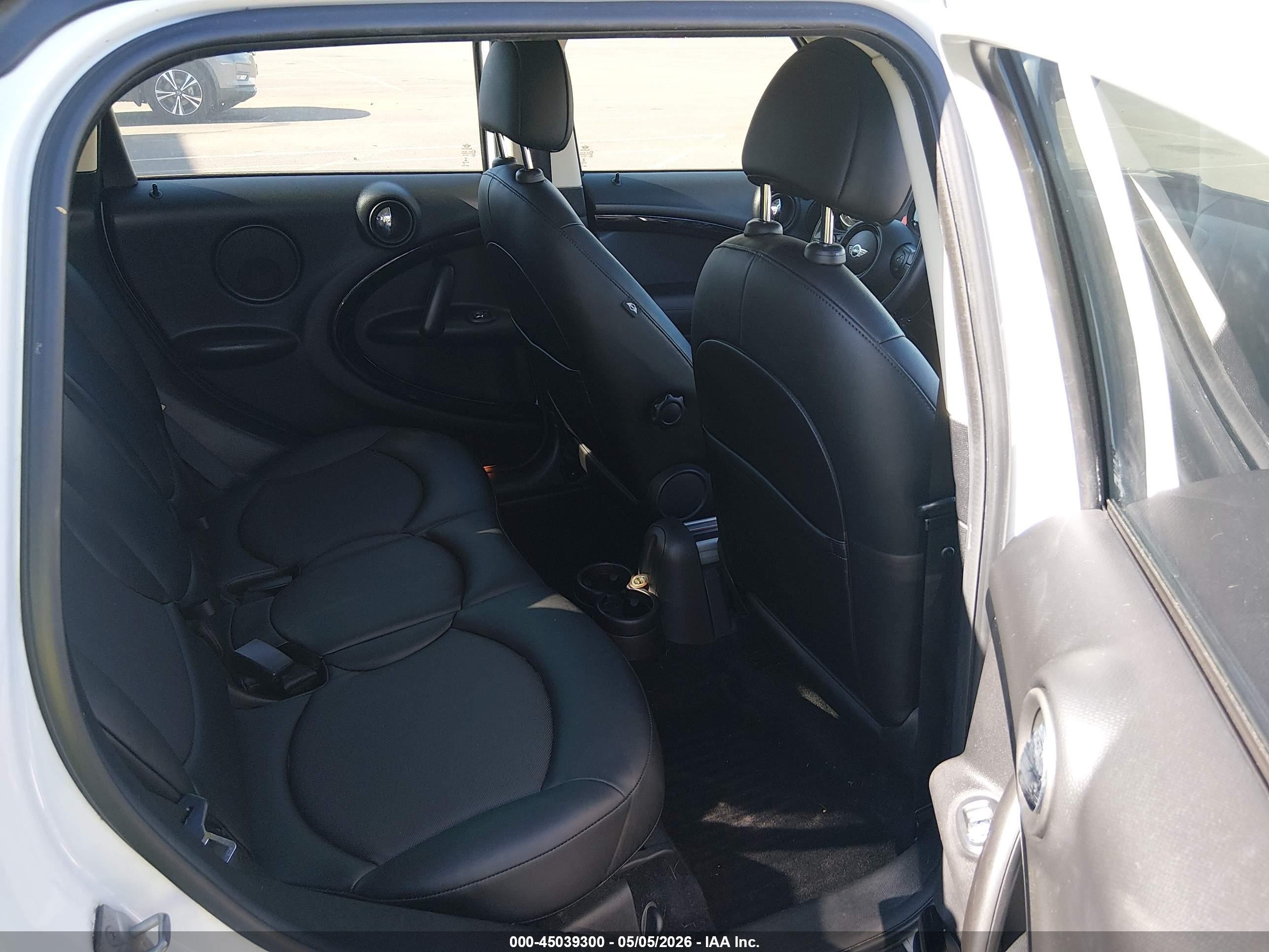 2015 Mini Countryman Cooper White vin: WMWZB3C5XFWR45034