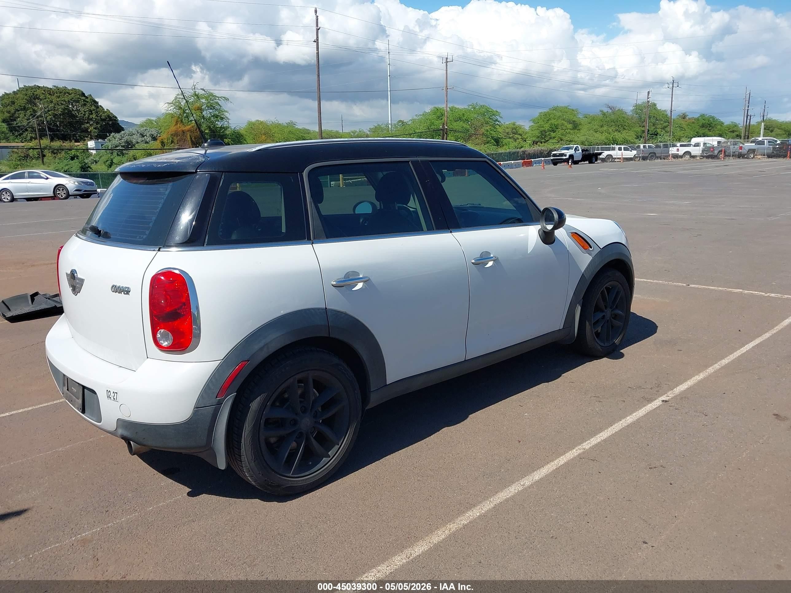 2015 Mini Countryman Cooper White vin: WMWZB3C5XFWR45034