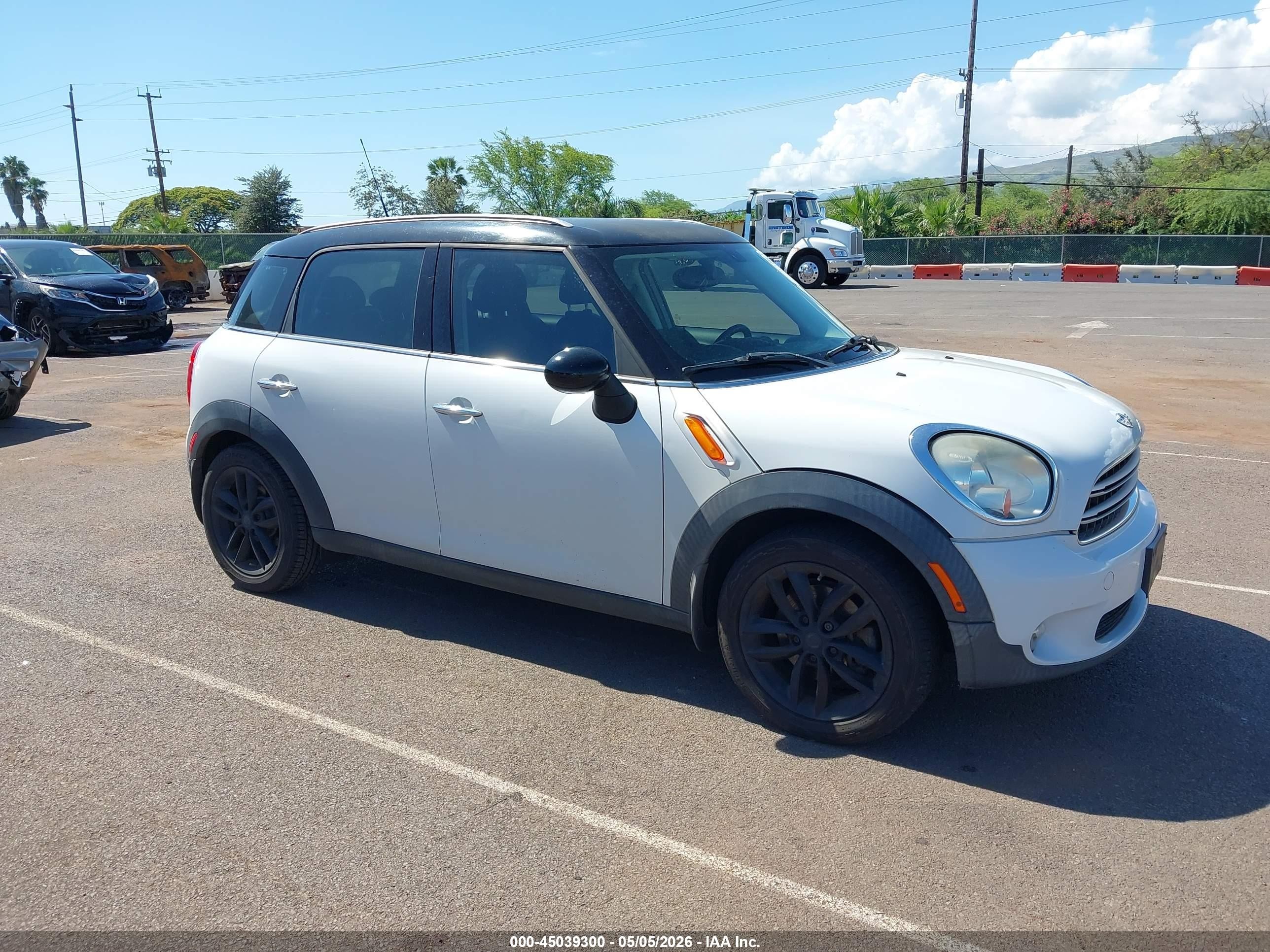 2015 Mini Countryman Cooper White vin: WMWZB3C5XFWR45034