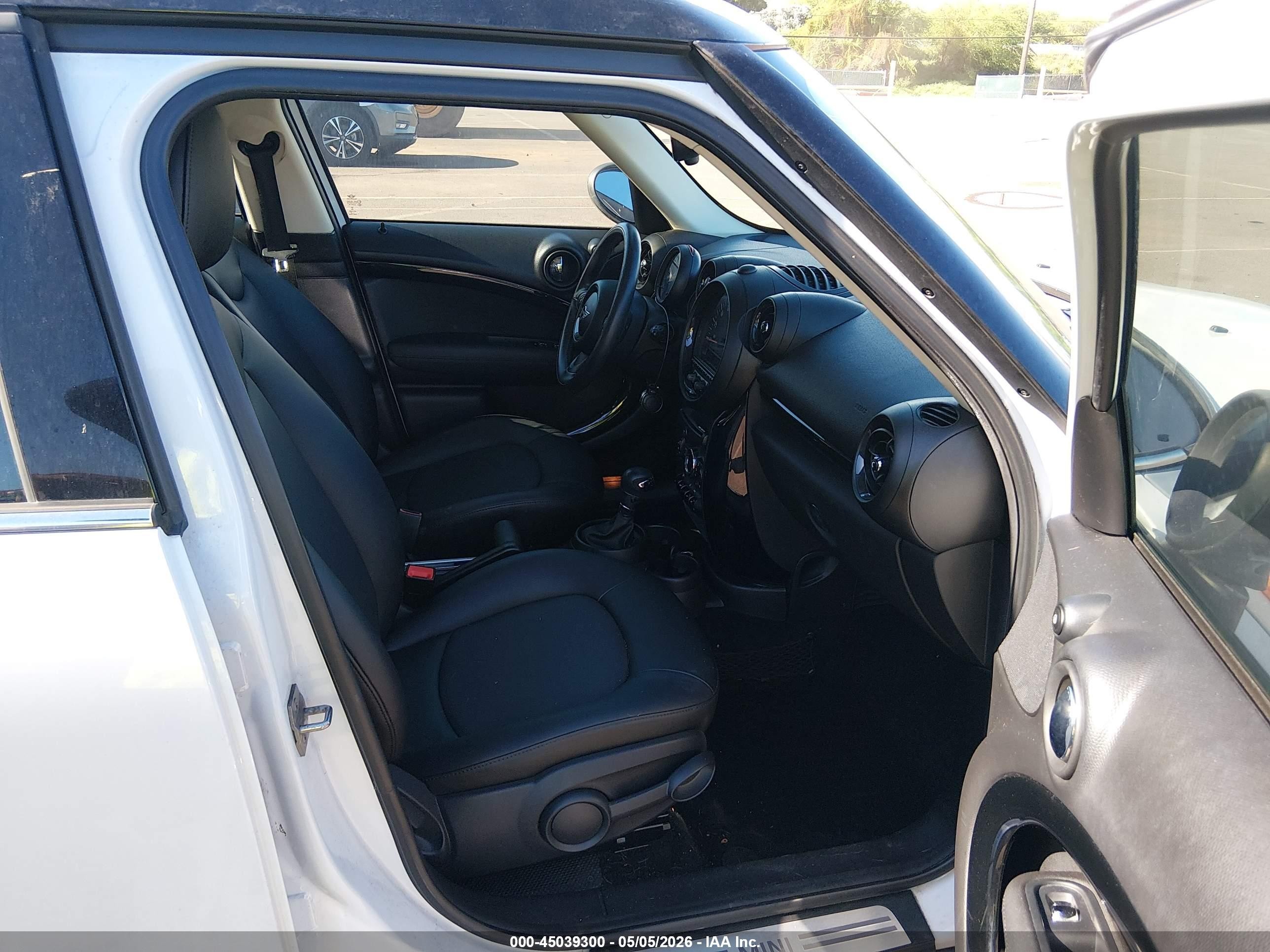 2015 Mini Countryman Cooper White vin: WMWZB3C5XFWR45034