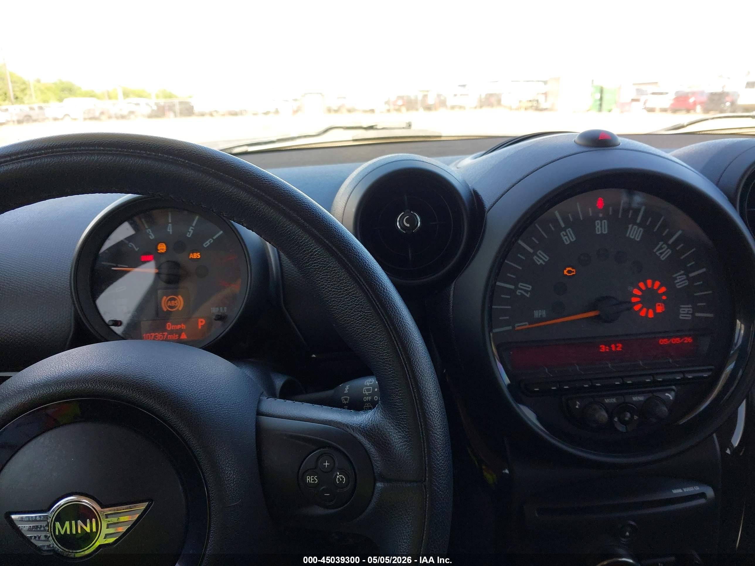 2015 Mini Countryman Cooper White vin: WMWZB3C5XFWR45034