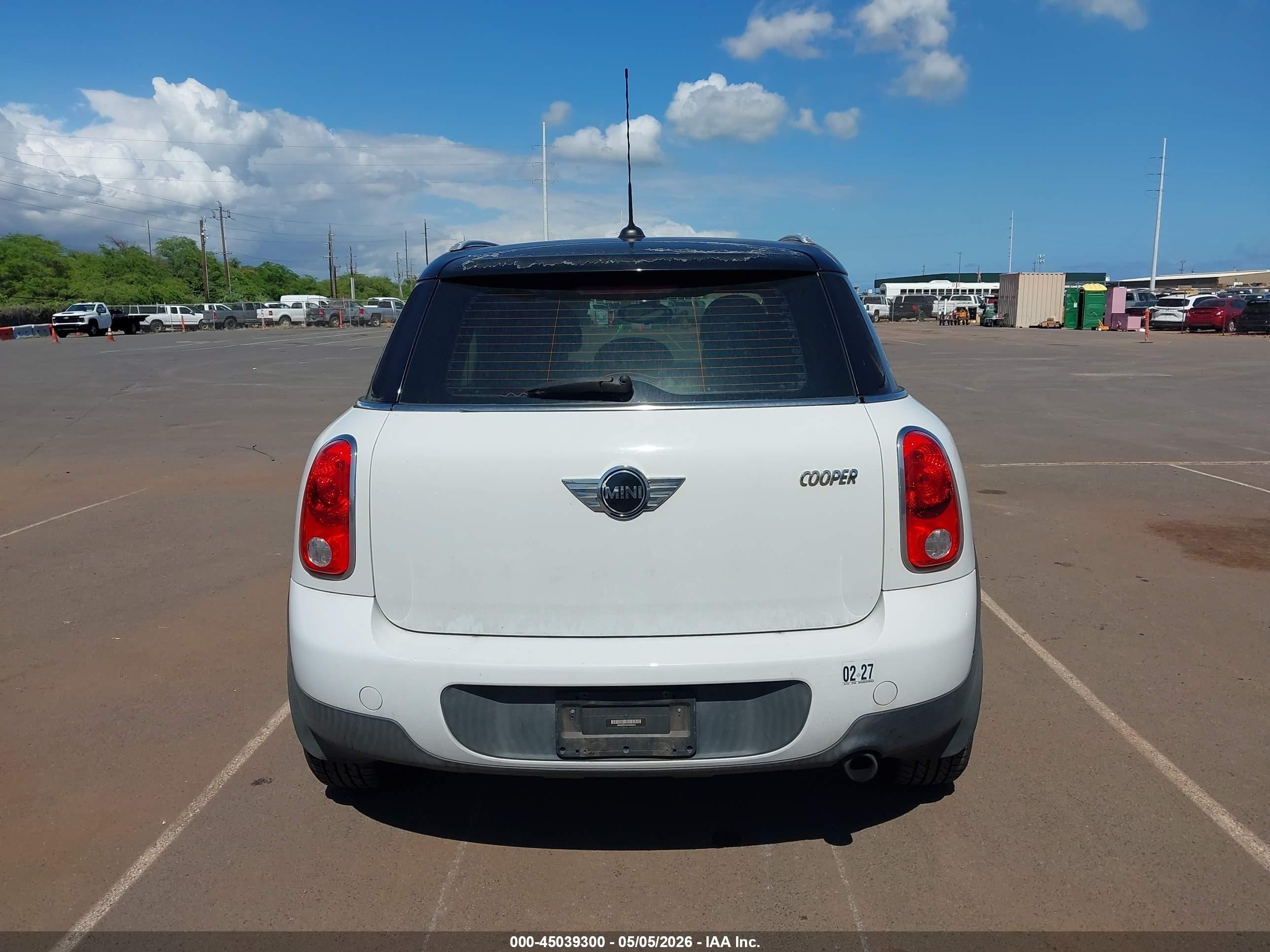 2015 Mini Countryman Cooper White vin: WMWZB3C5XFWR45034
