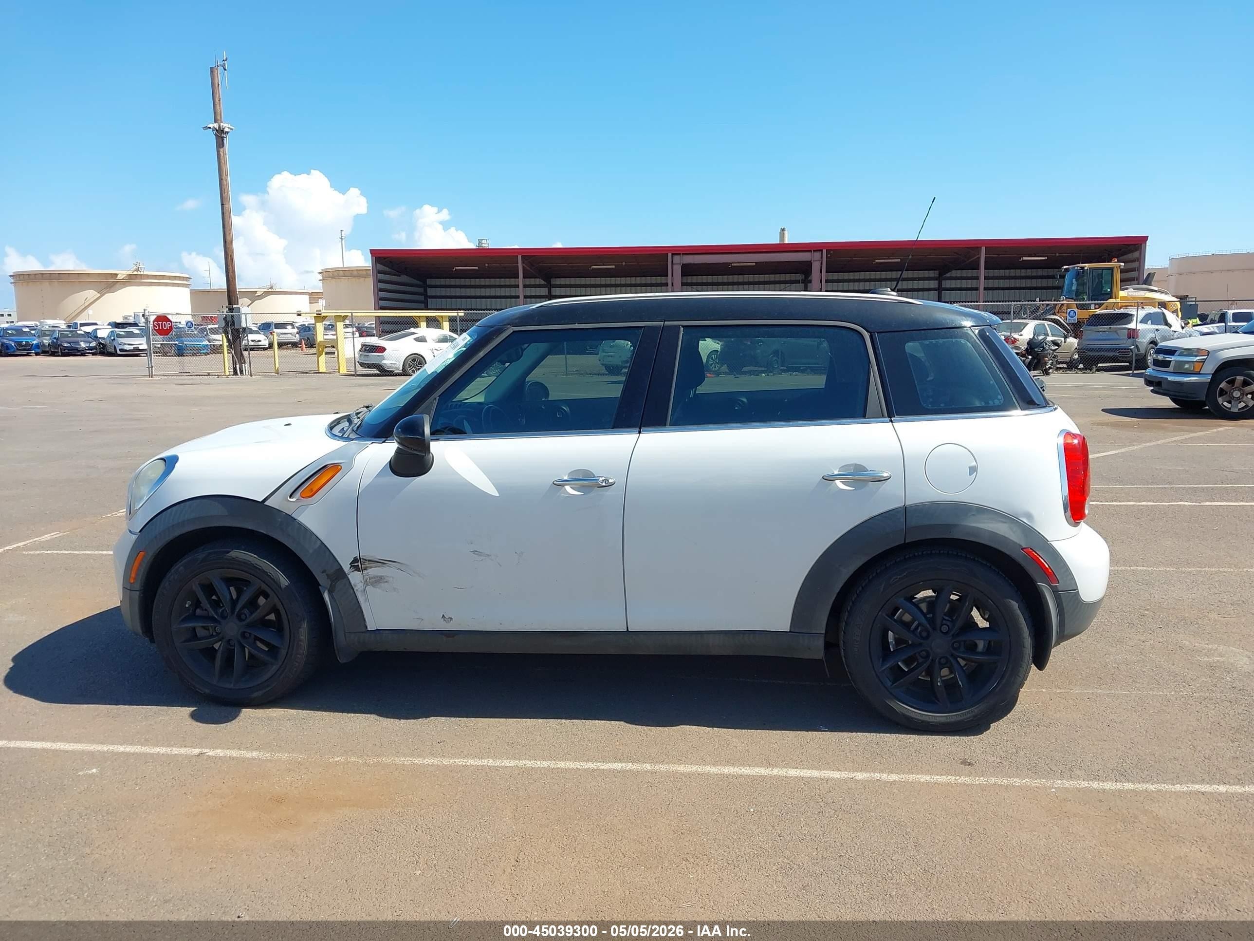 2015 Mini Countryman Cooper White vin: WMWZB3C5XFWR45034