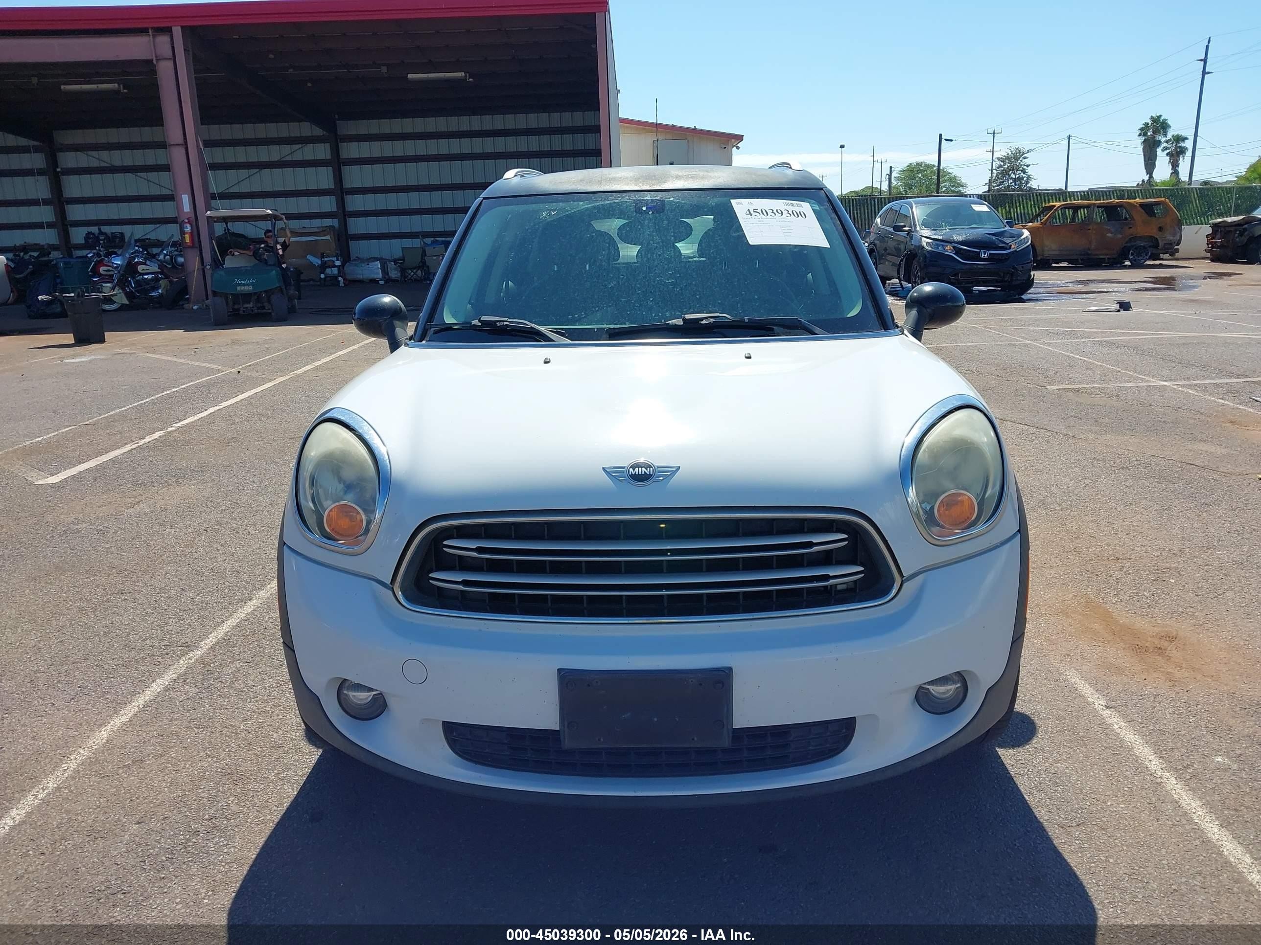 2015 Mini Countryman Cooper White vin: WMWZB3C5XFWR45034