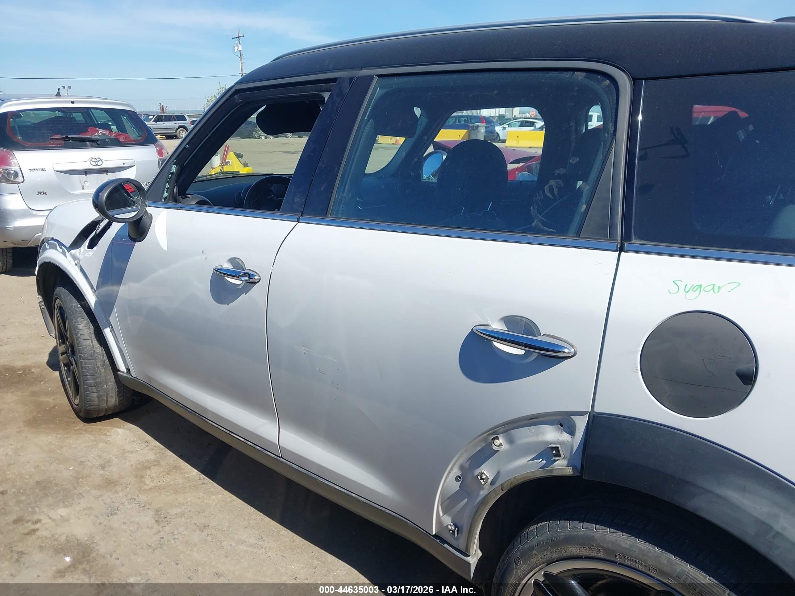 2016 Mini Countryman Cooper White vin: WMWZB3C5XGWM33386