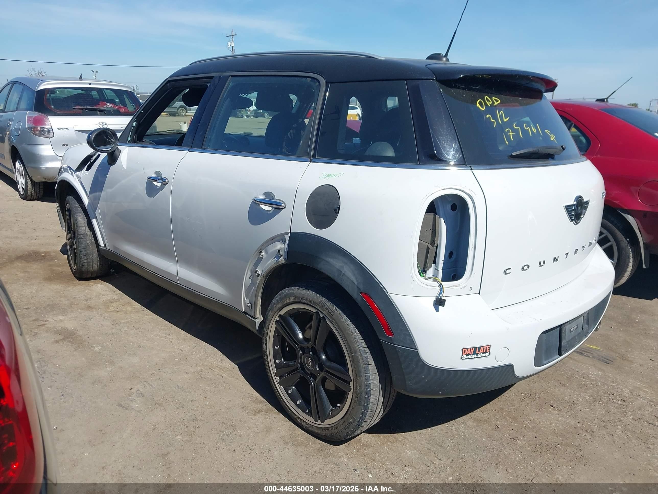 2016 Mini Countryman Cooper White vin: WMWZB3C5XGWM33386