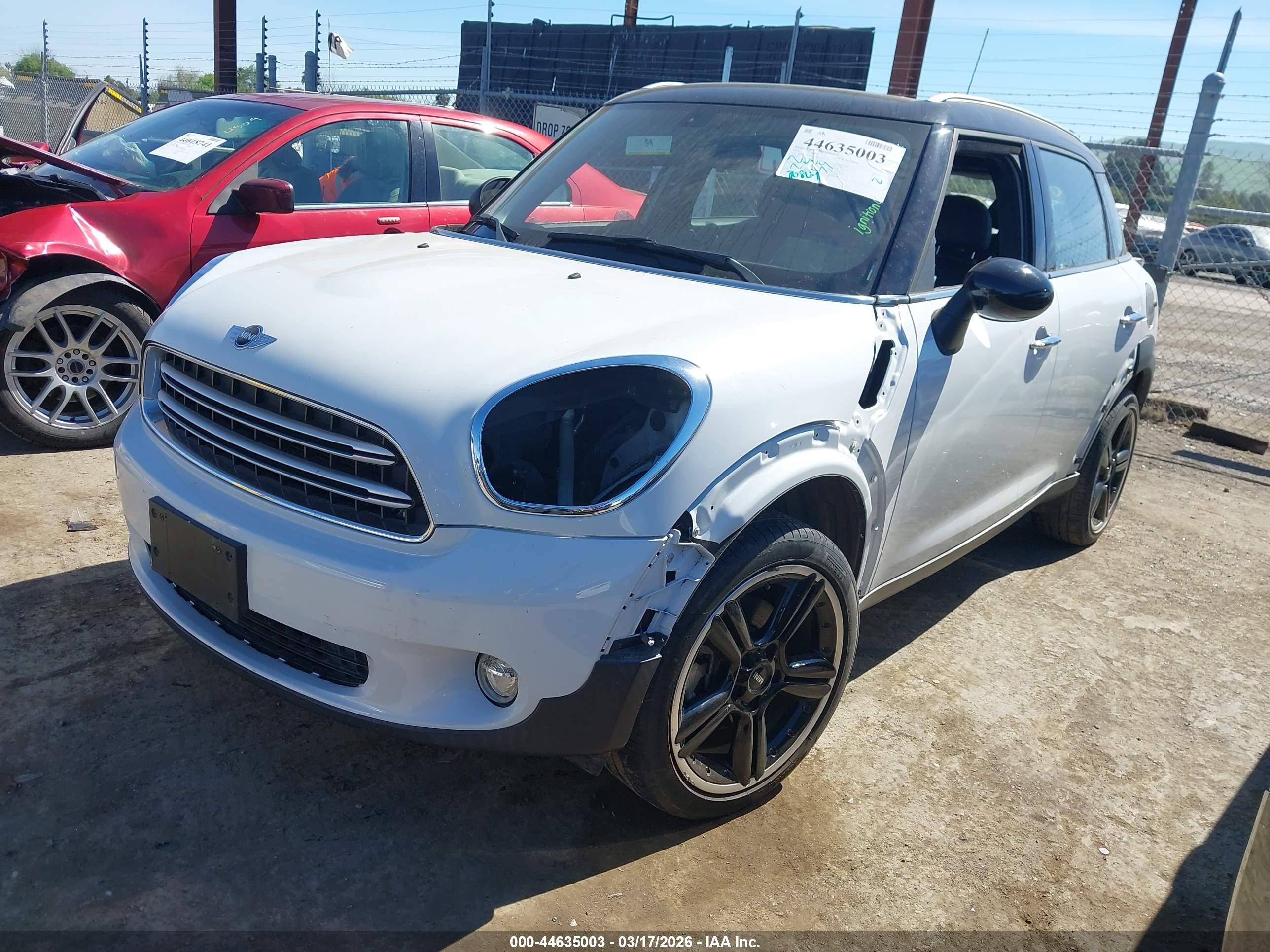 2016 Mini Countryman Cooper White vin: WMWZB3C5XGWM33386