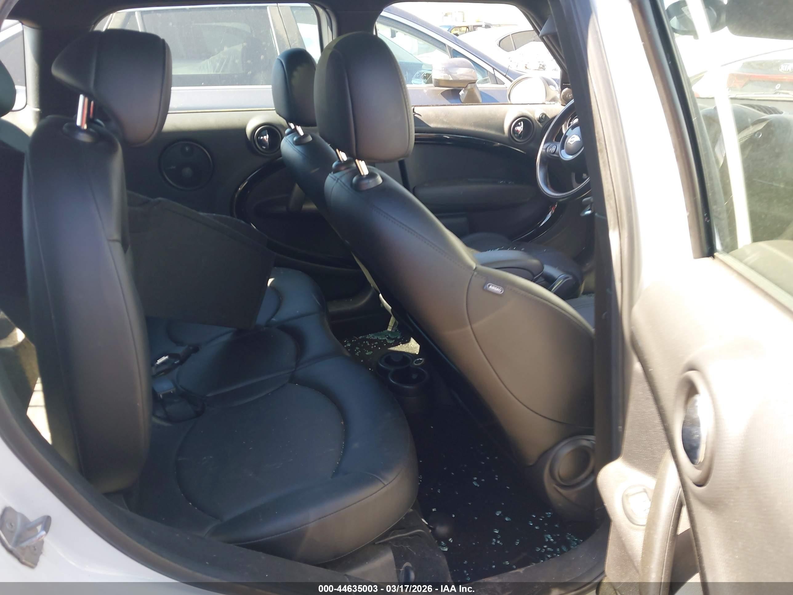 2016 Mini Countryman Cooper White vin: WMWZB3C5XGWM33386
