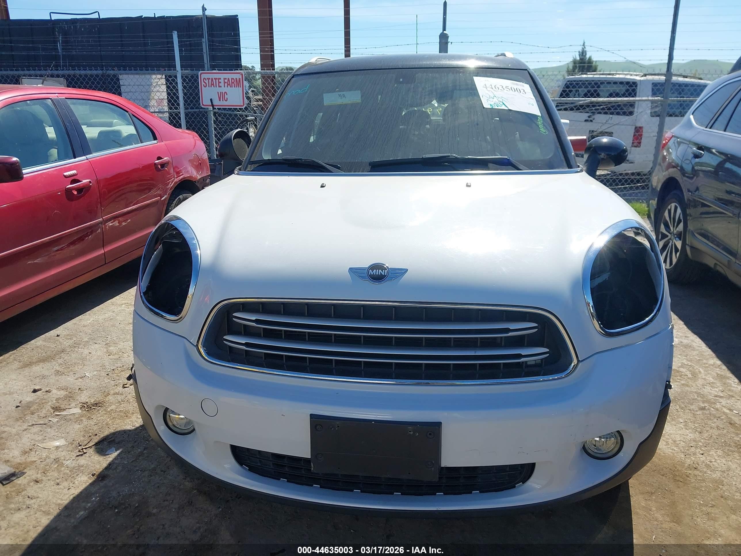 2016 Mini Countryman Cooper White vin: WMWZB3C5XGWM33386