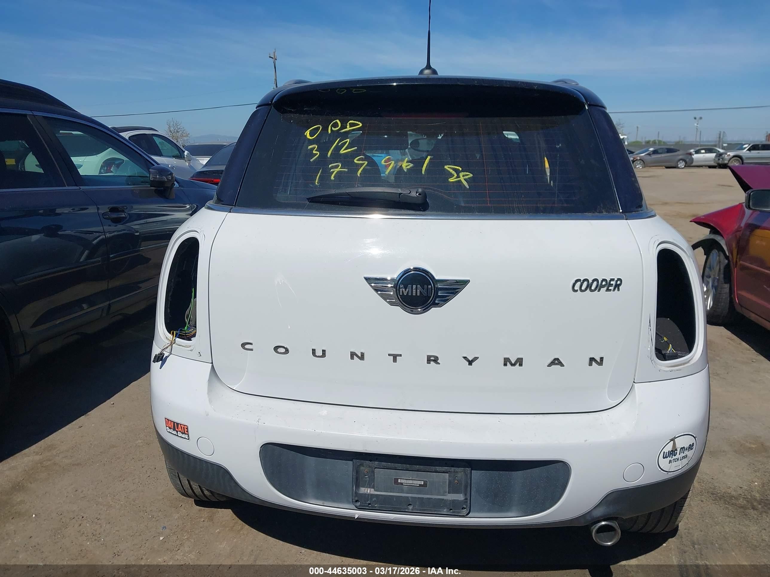 2016 Mini Countryman Cooper White vin: WMWZB3C5XGWM33386