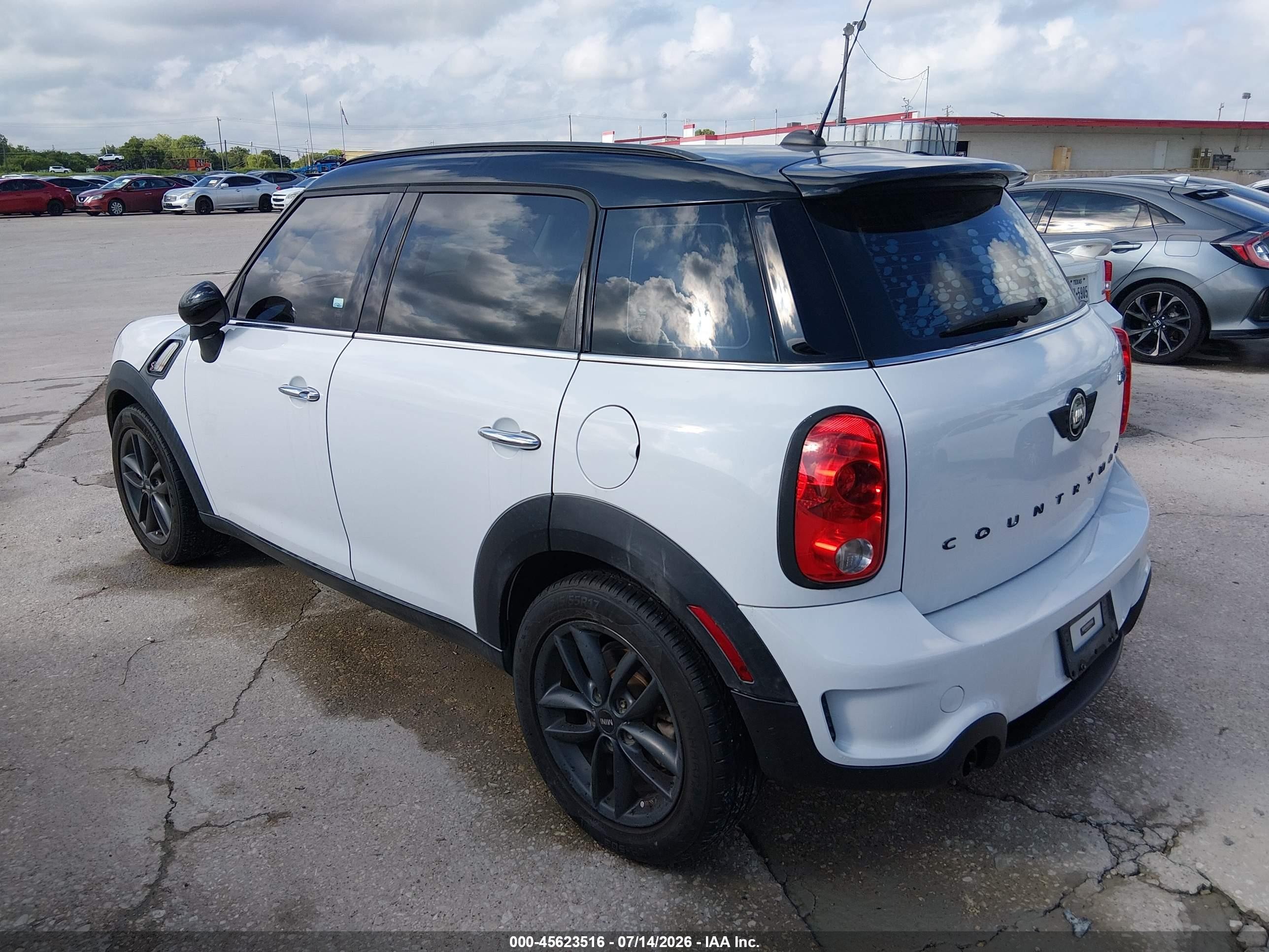 2014 Mini Countryman Cooper S White vin: WMWZC3C50EWT00713