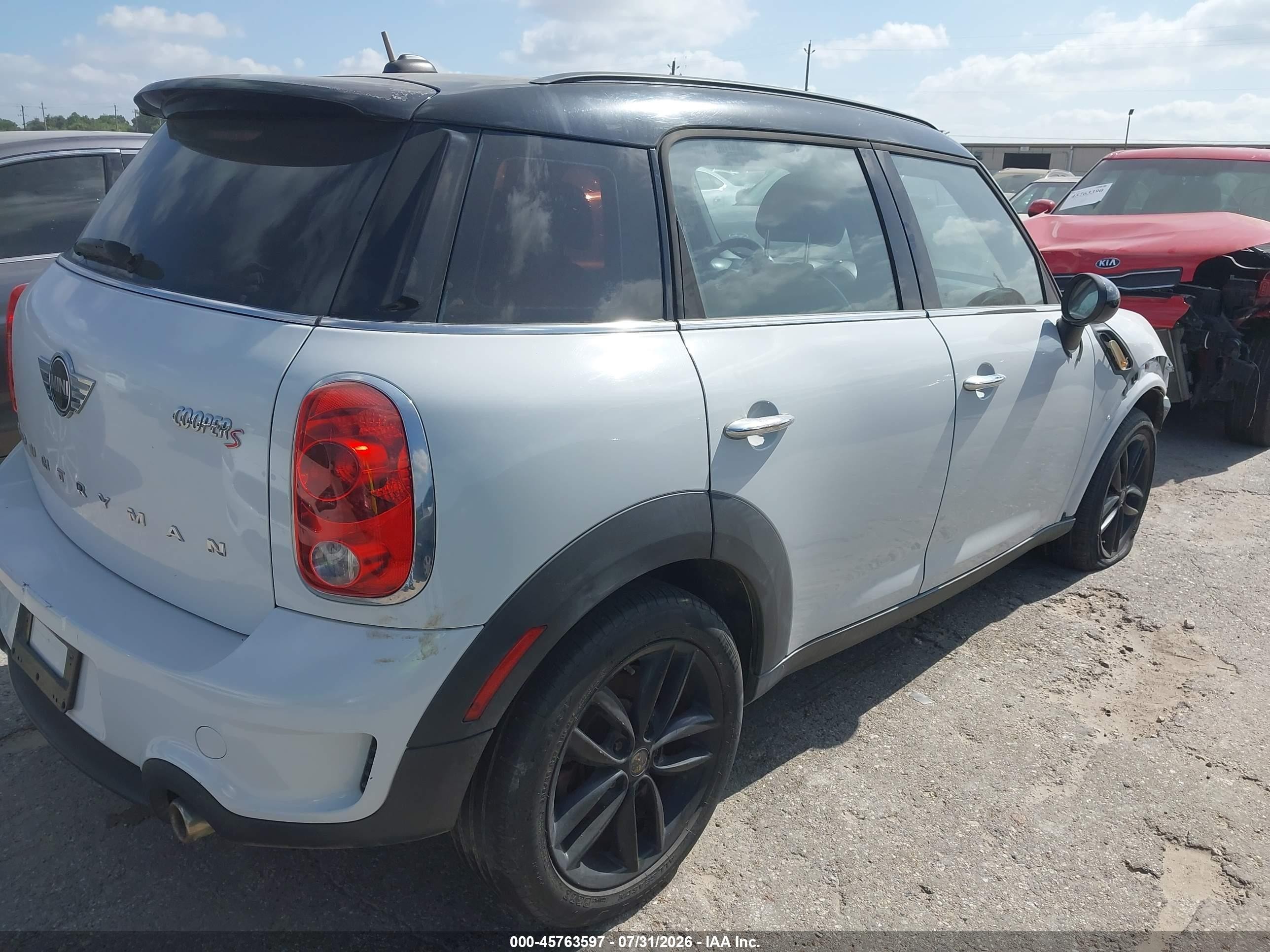 2013 Mini Countryman Cooper S White vin: WMWZC3C53DWP51178