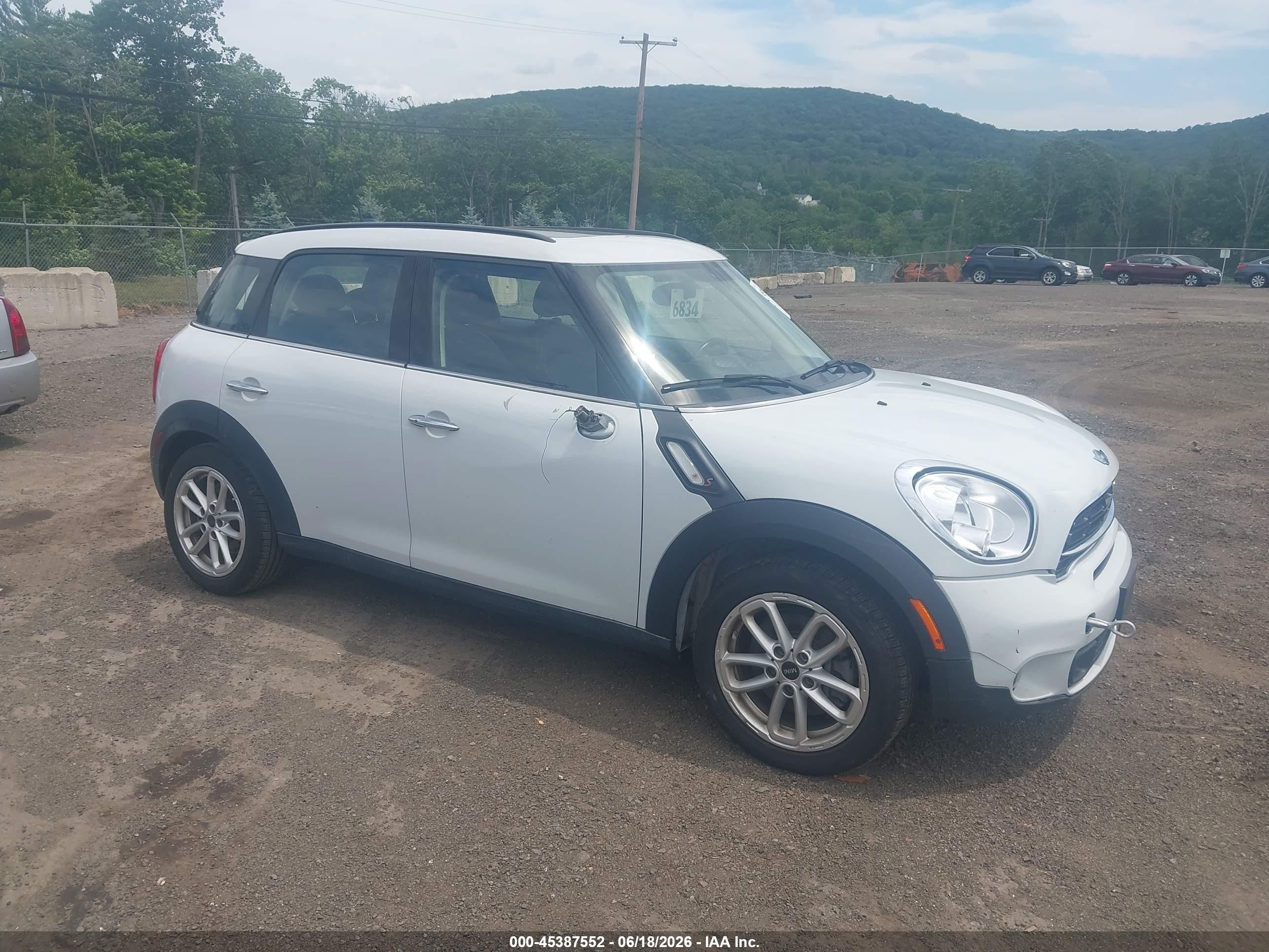 2015 Mini Countryman Cooper S White vin: WMWZC3C54FWT02336
