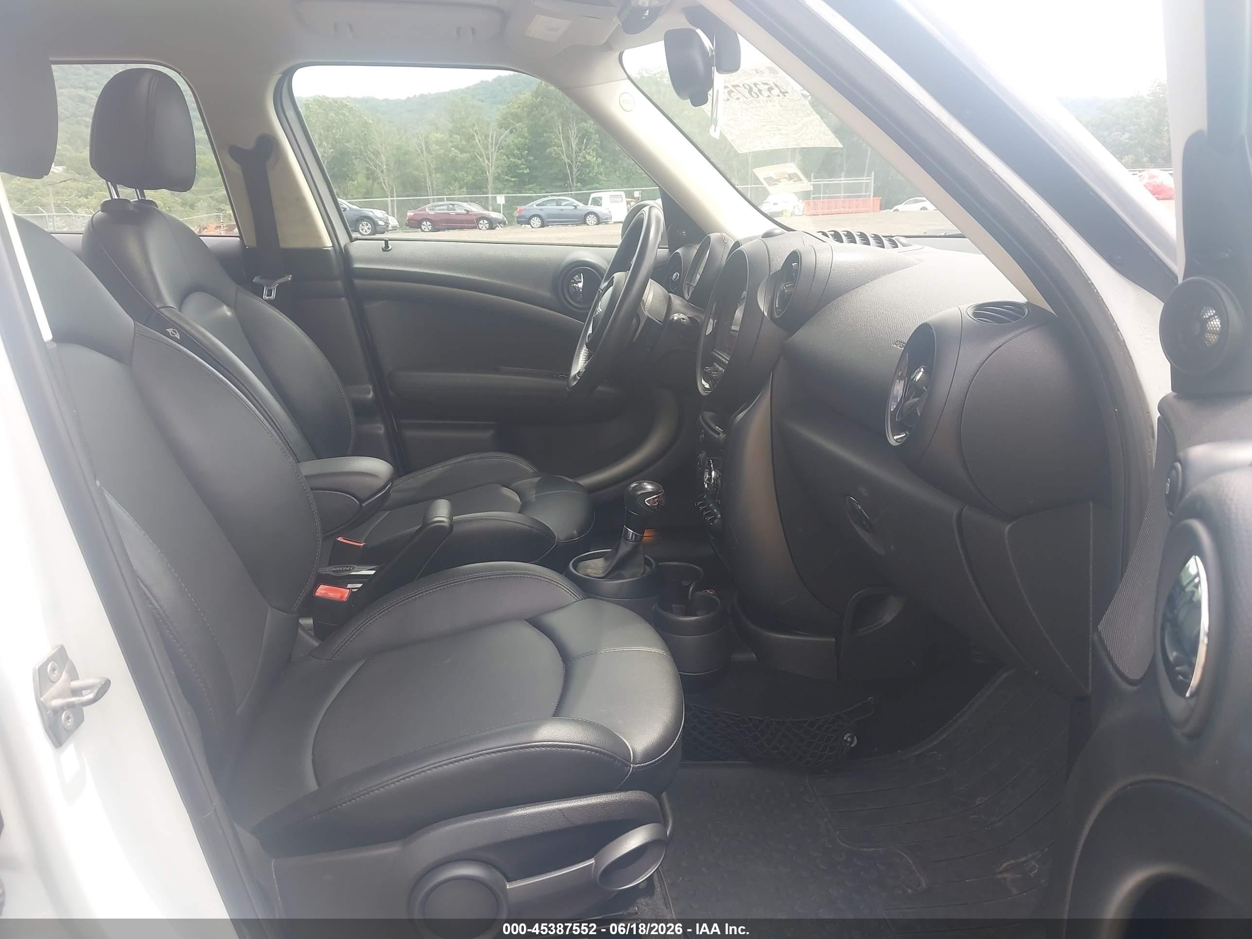 2015 Mini Countryman Cooper S White vin: WMWZC3C54FWT02336