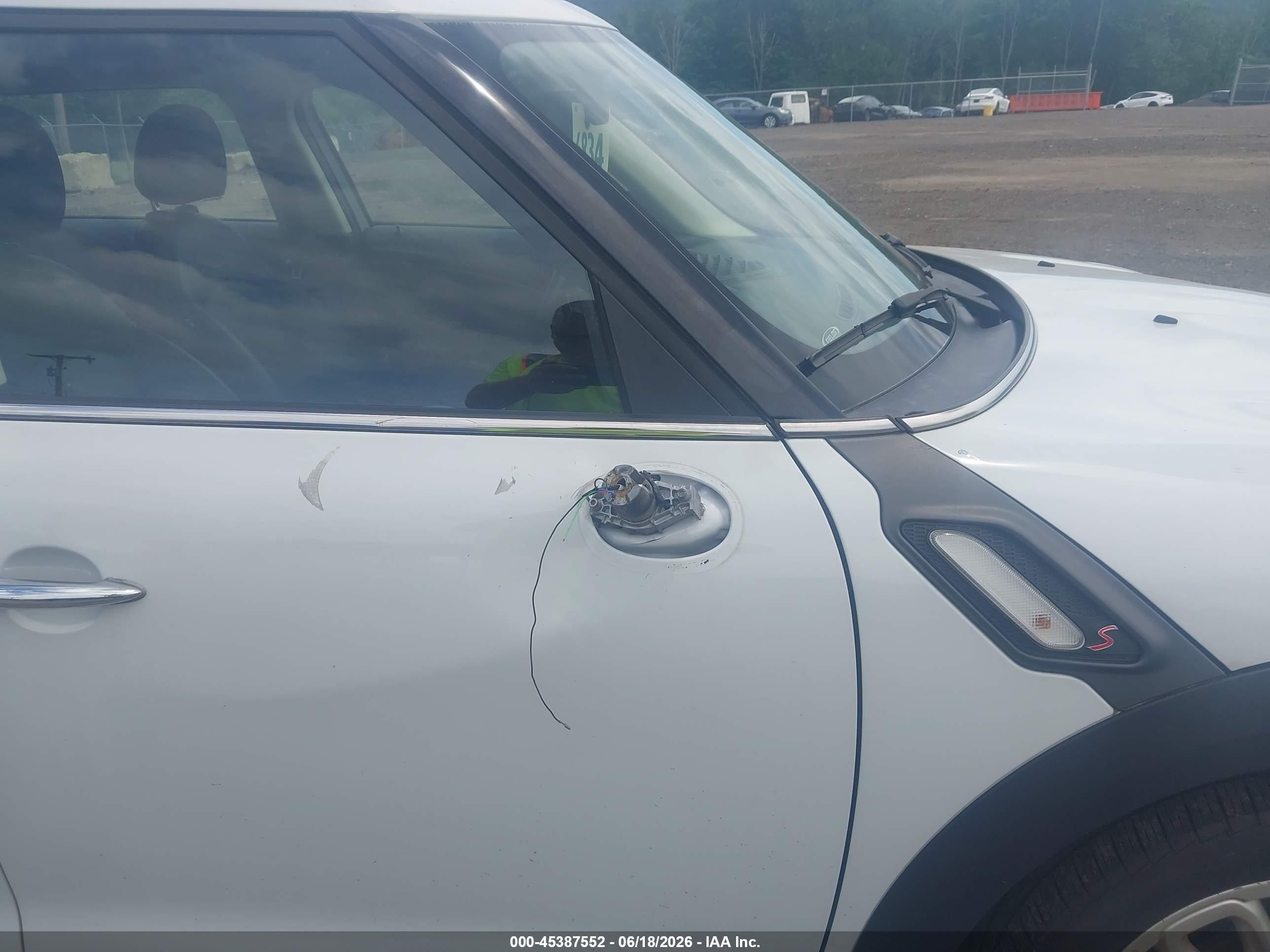 2015 Mini Countryman Cooper S White vin: WMWZC3C54FWT02336
