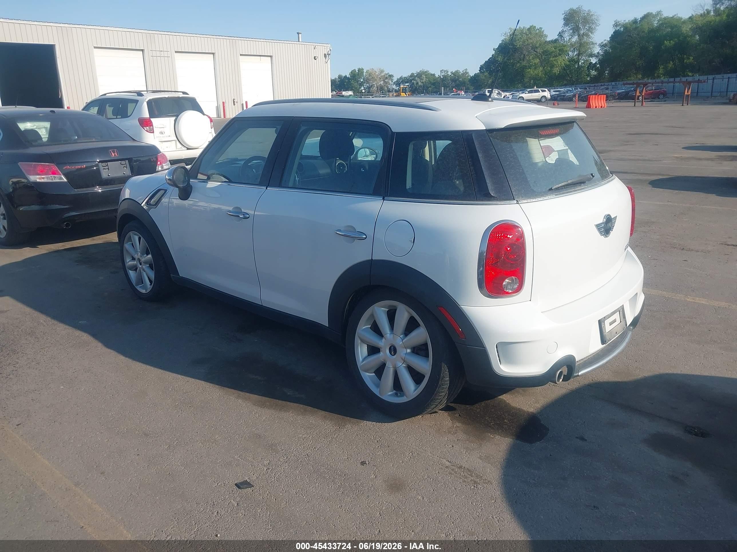 2011 Mini Cooper S Countryman   White vin: WMWZC3C55BWL79856