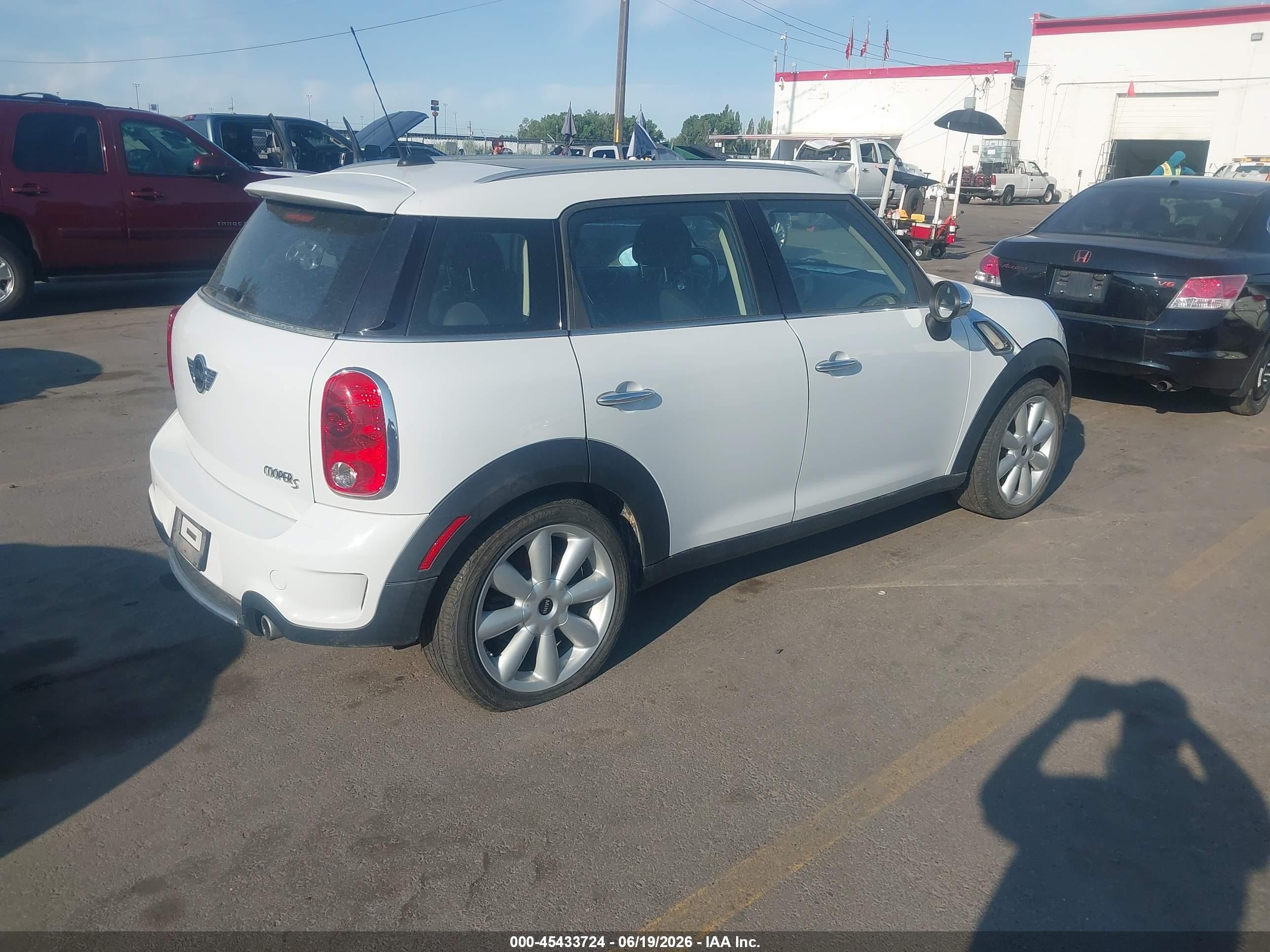 2011 Mini Cooper S Countryman   White vin: WMWZC3C55BWL79856
