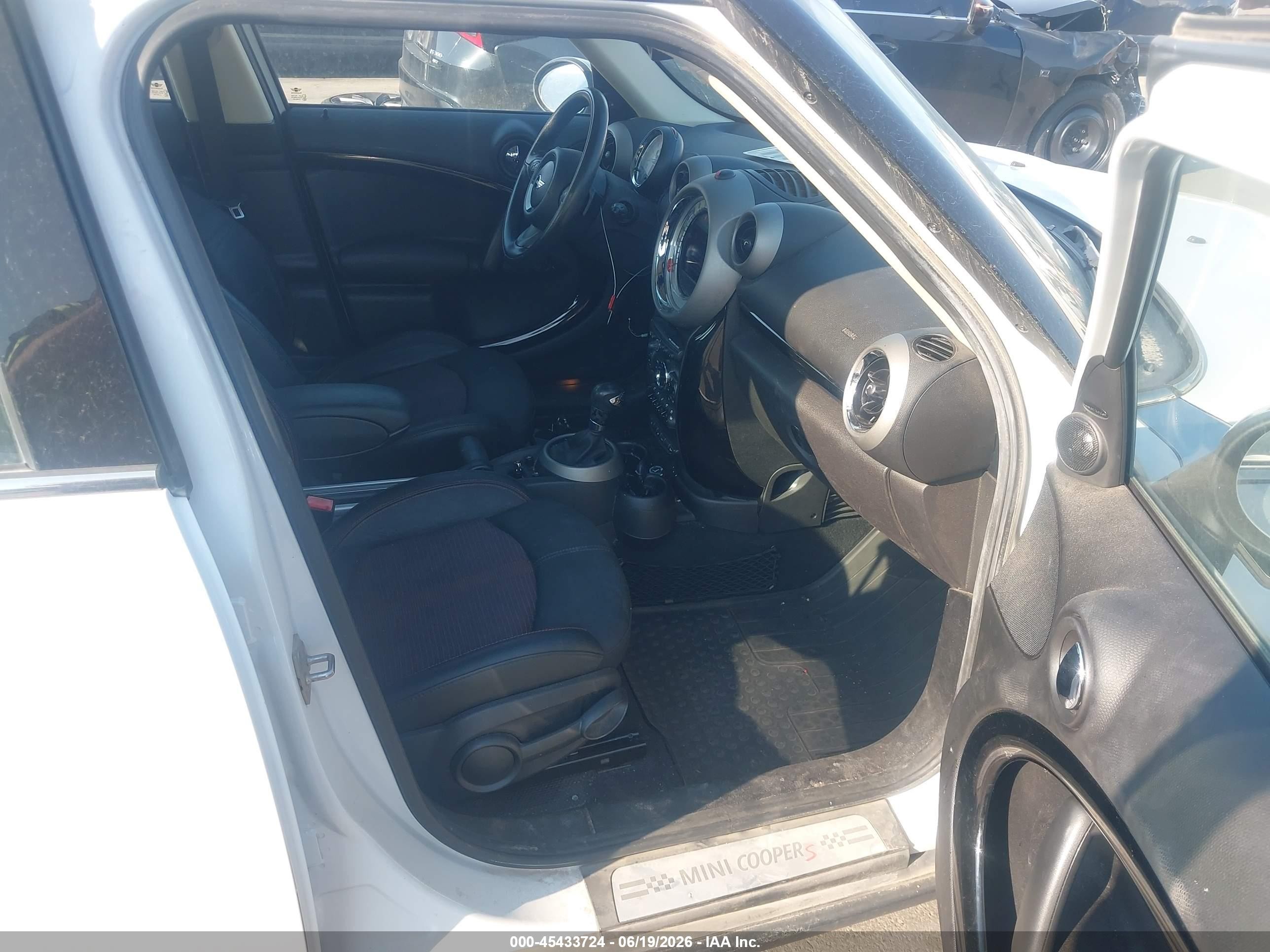 2011 Mini Cooper S Countryman   White vin: WMWZC3C55BWL79856
