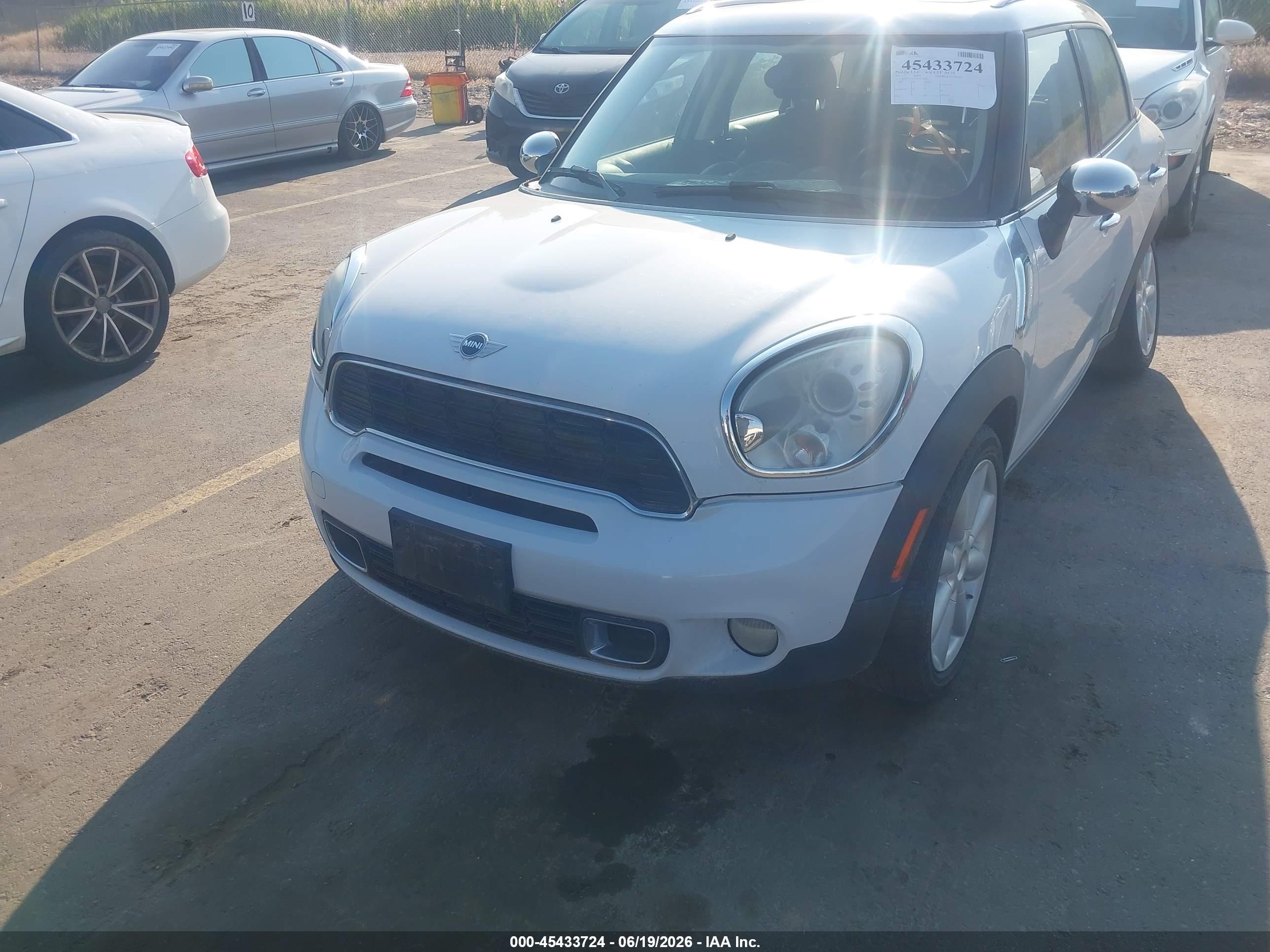 2011 Mini Cooper S Countryman   White vin: WMWZC3C55BWL79856