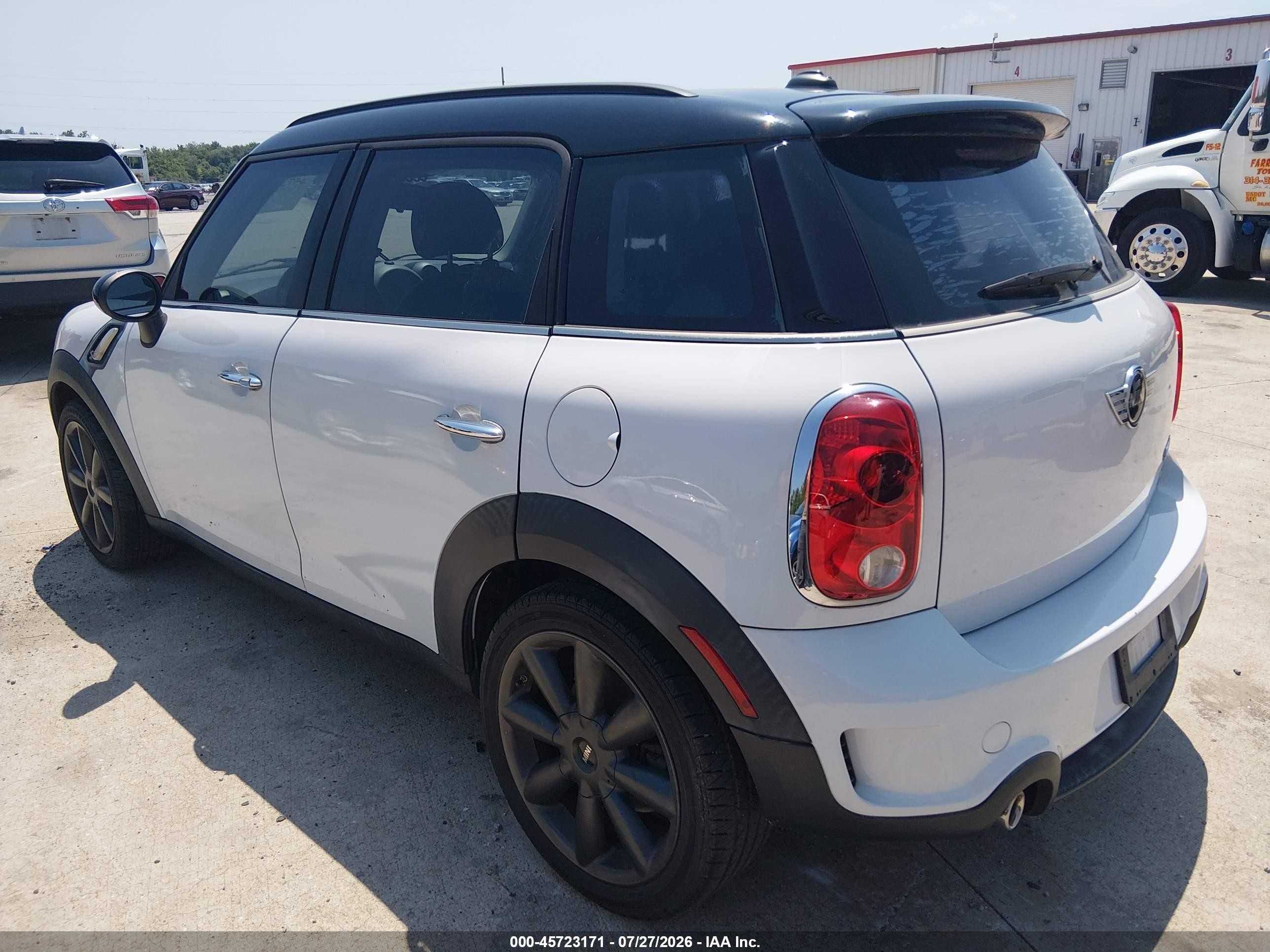 2012 Mini Cooper S Countryman   White vin: WMWZC3C55CWL81639
