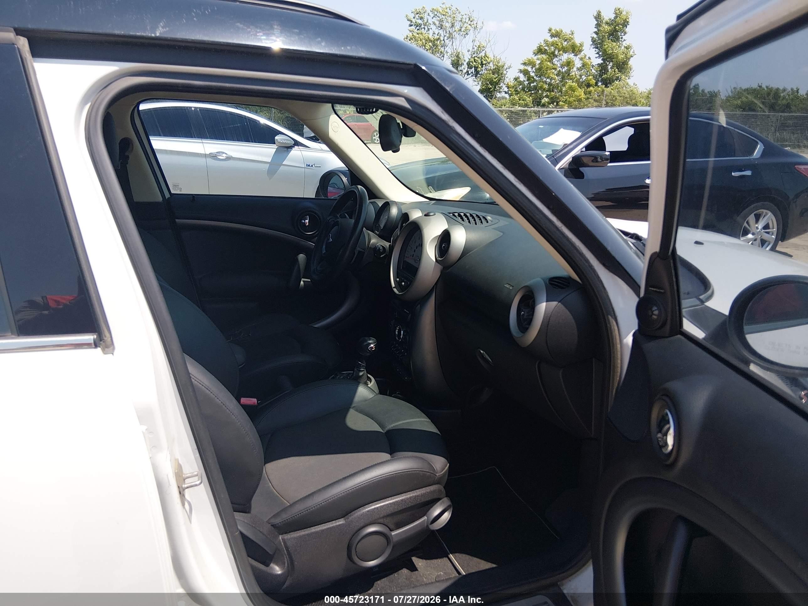 2012 Mini Cooper S Countryman   White vin: WMWZC3C55CWL81639