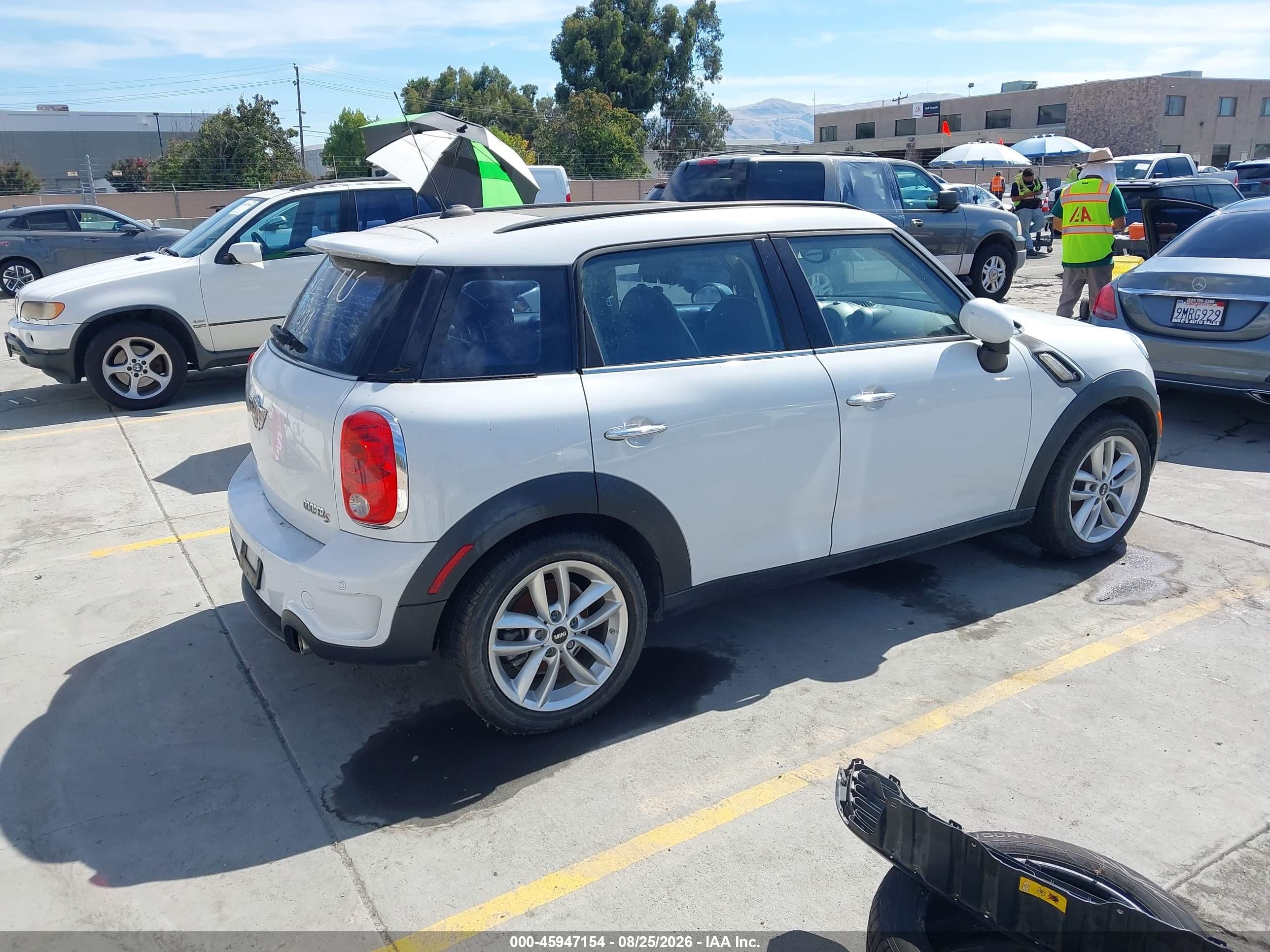 2012 Mini Cooper S Countryman   White vin: WMWZC3C55CWL83293