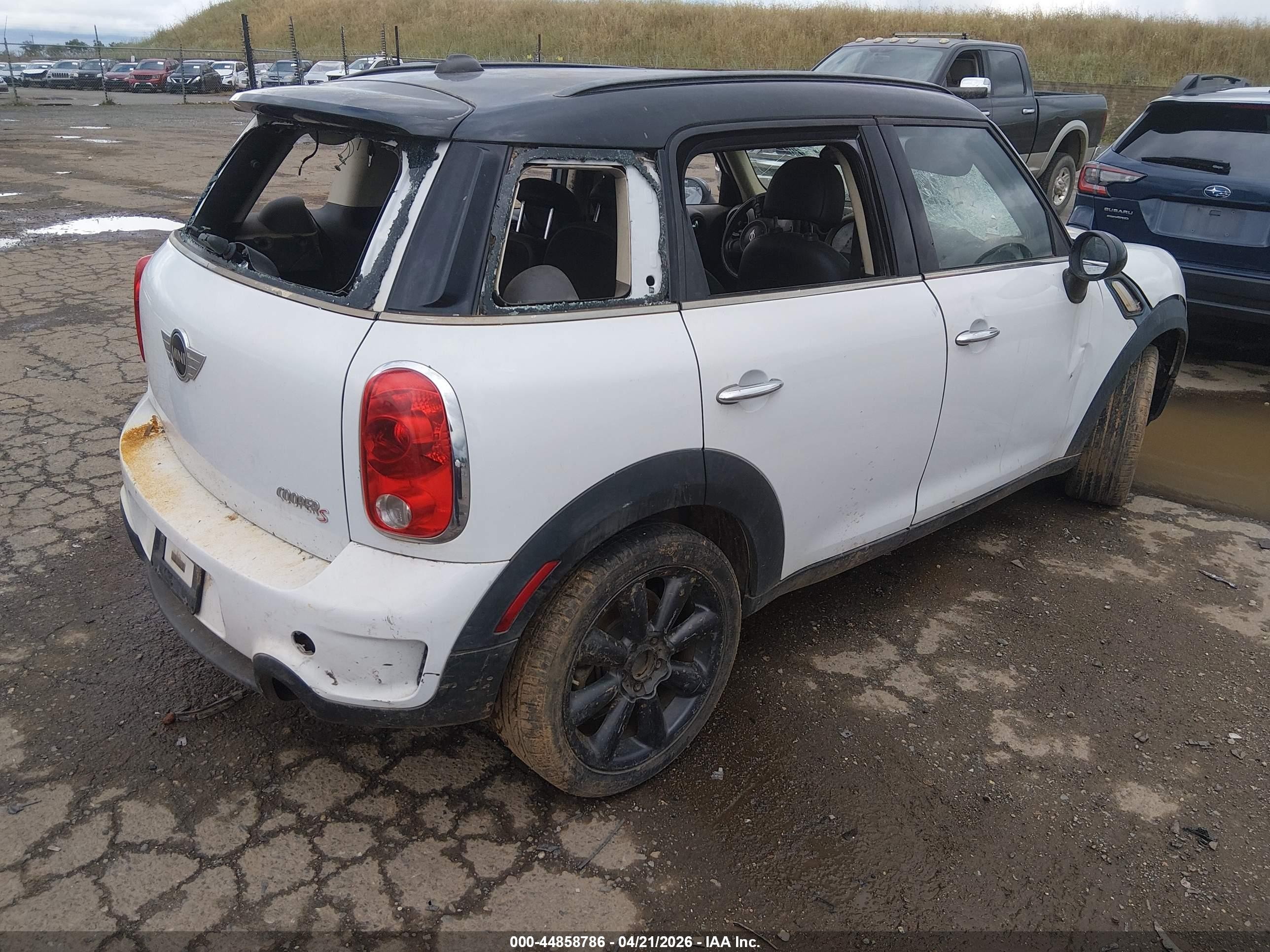 2012 Mini Cooper S Countryman   White vin: WMWZC3C55CWL83908