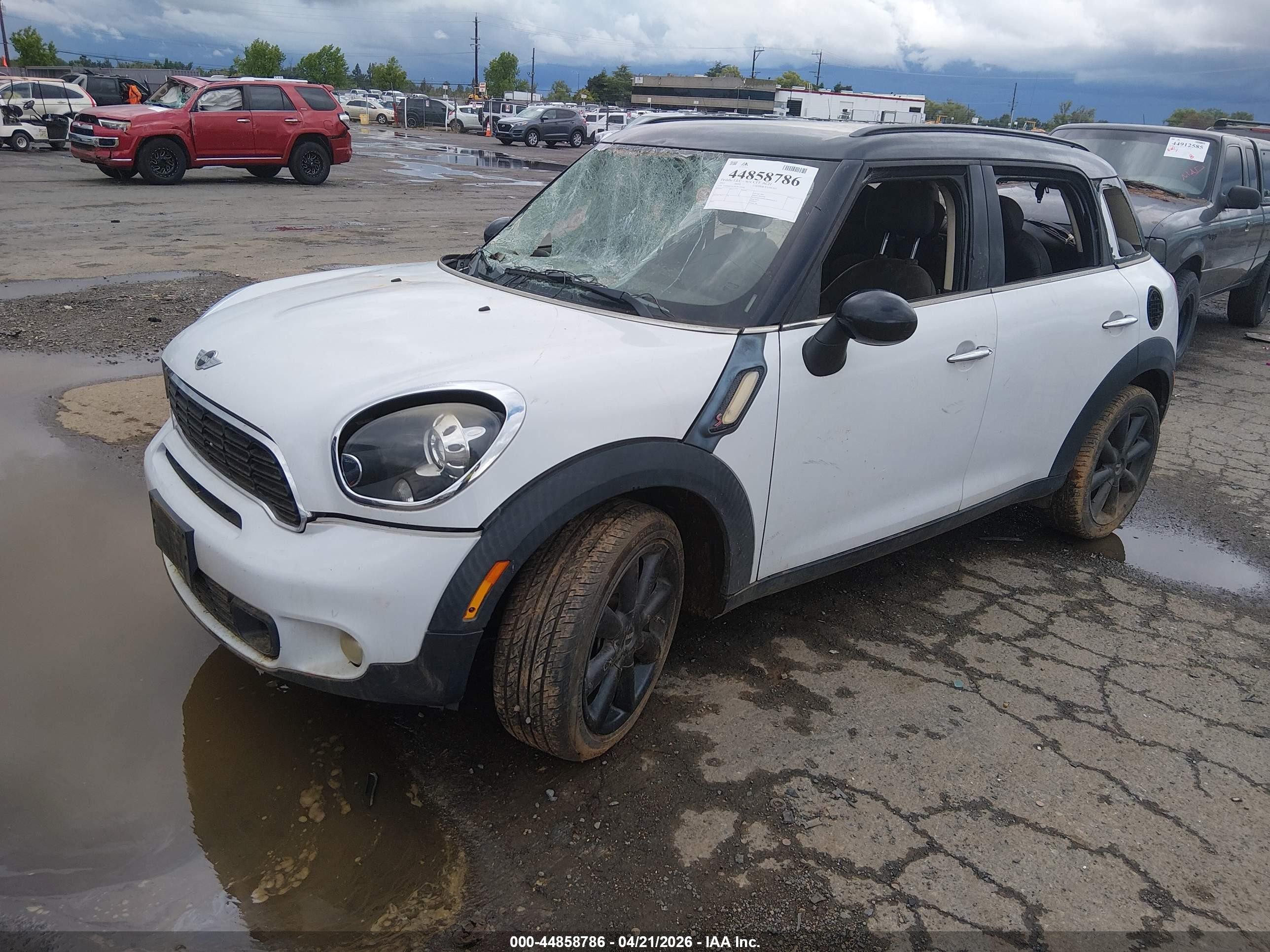 2012 Mini Cooper S Countryman   White vin: WMWZC3C55CWL83908