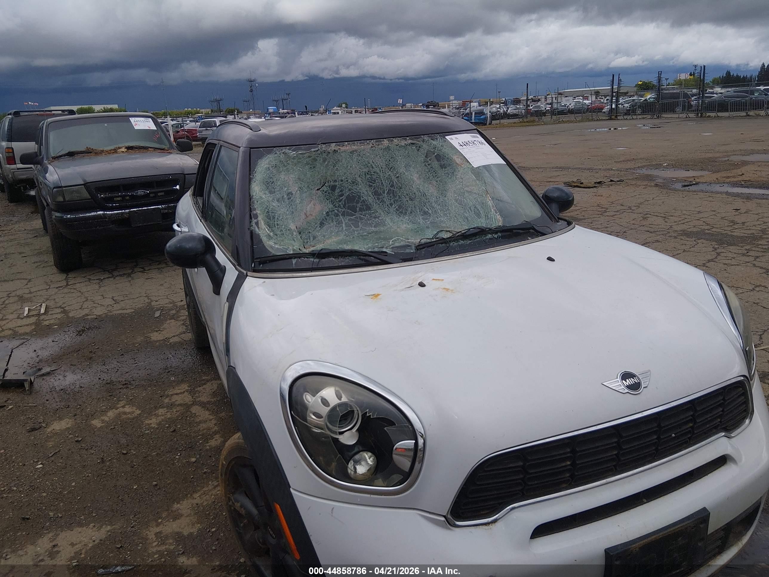 2012 Mini Cooper S Countryman   White vin: WMWZC3C55CWL83908