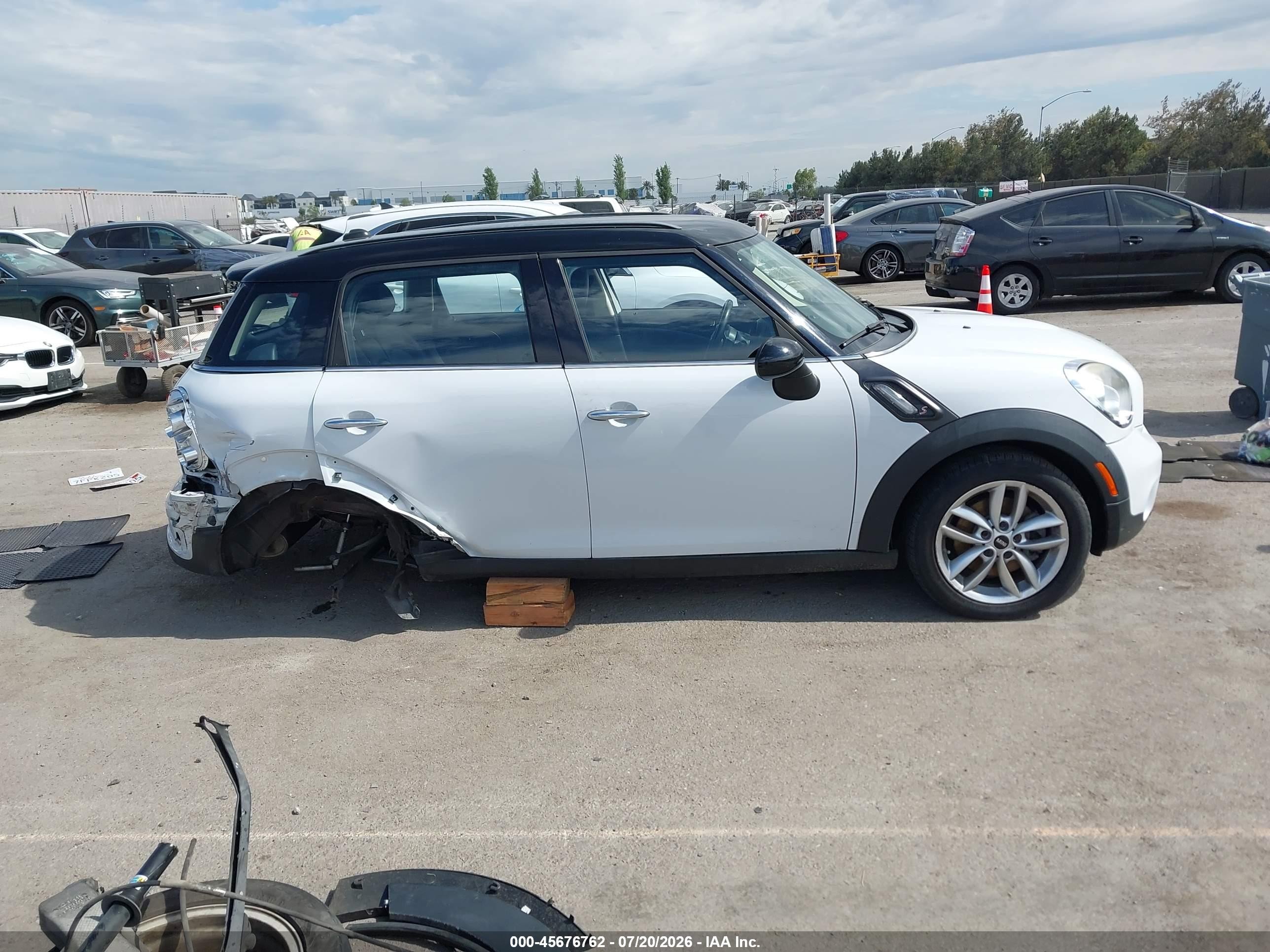 2014 Mini Countryman Cooper S White vin: WMWZC3C55EWP29555