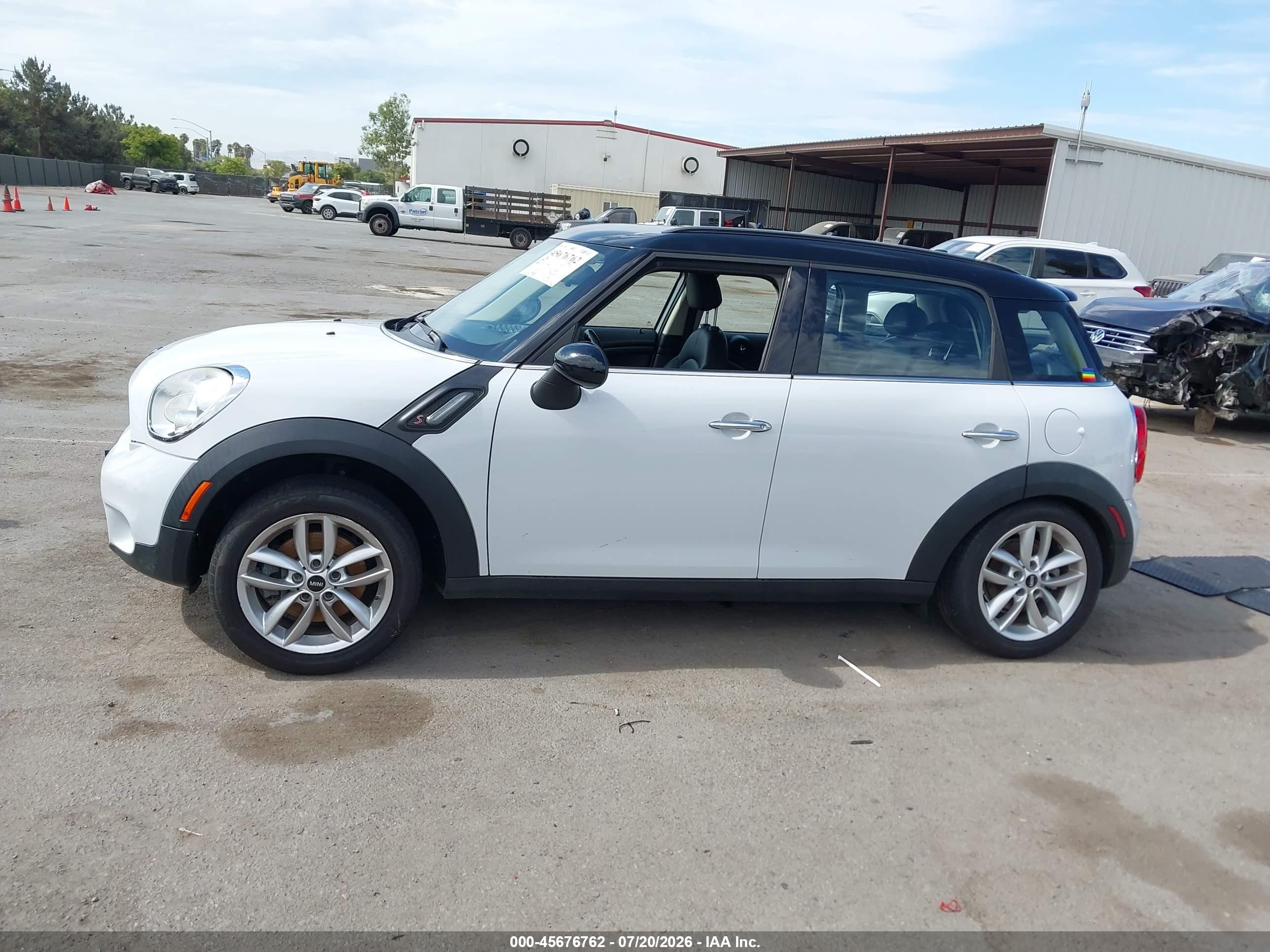 2014 Mini Countryman Cooper S White vin: WMWZC3C55EWP29555