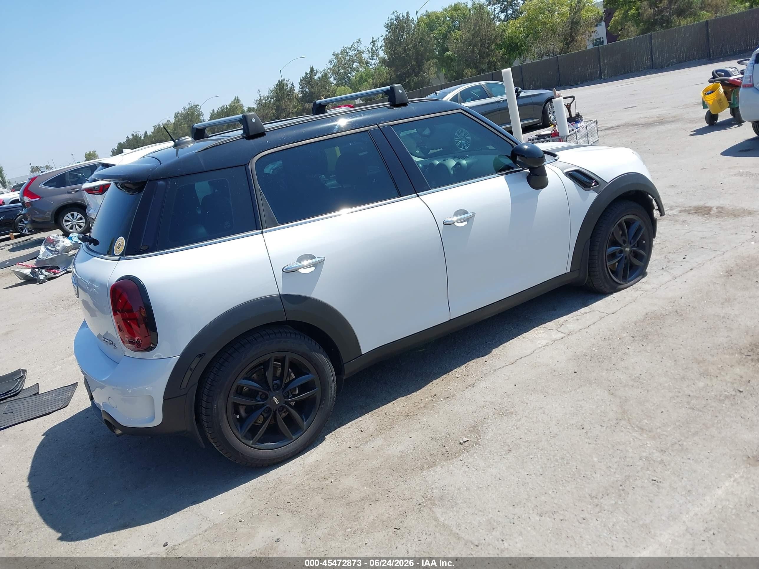 2012 Mini Cooper S Countryman   White vin: WMWZC3C56CWL84789
