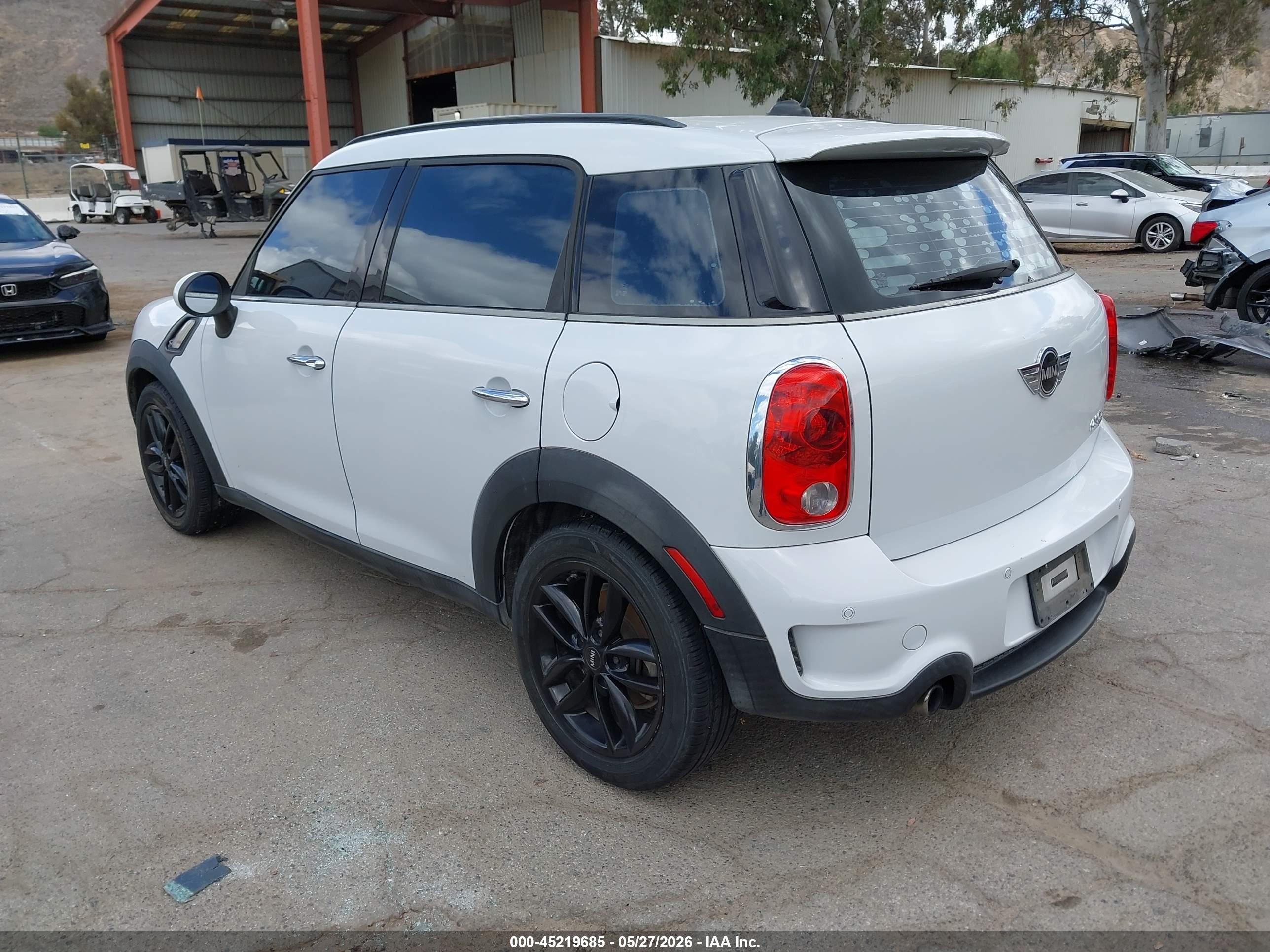 2012 Mini Cooper S Countryman   White vin: WMWZC3C56CWL86008