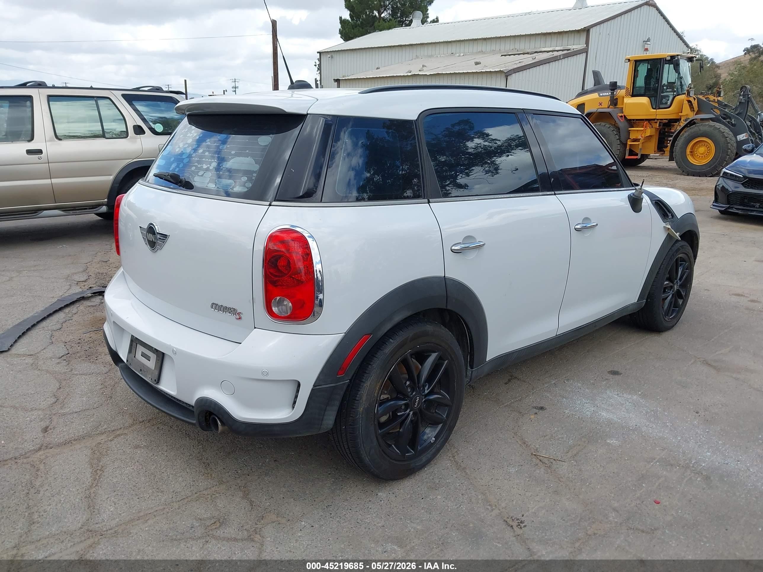2012 Mini Cooper S Countryman   White vin: WMWZC3C56CWL86008