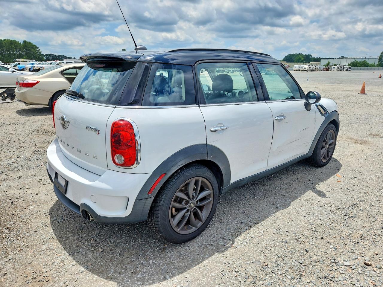 2014 Mini Cooper S Countryman White vin: WMWZC3C5XEWP28899