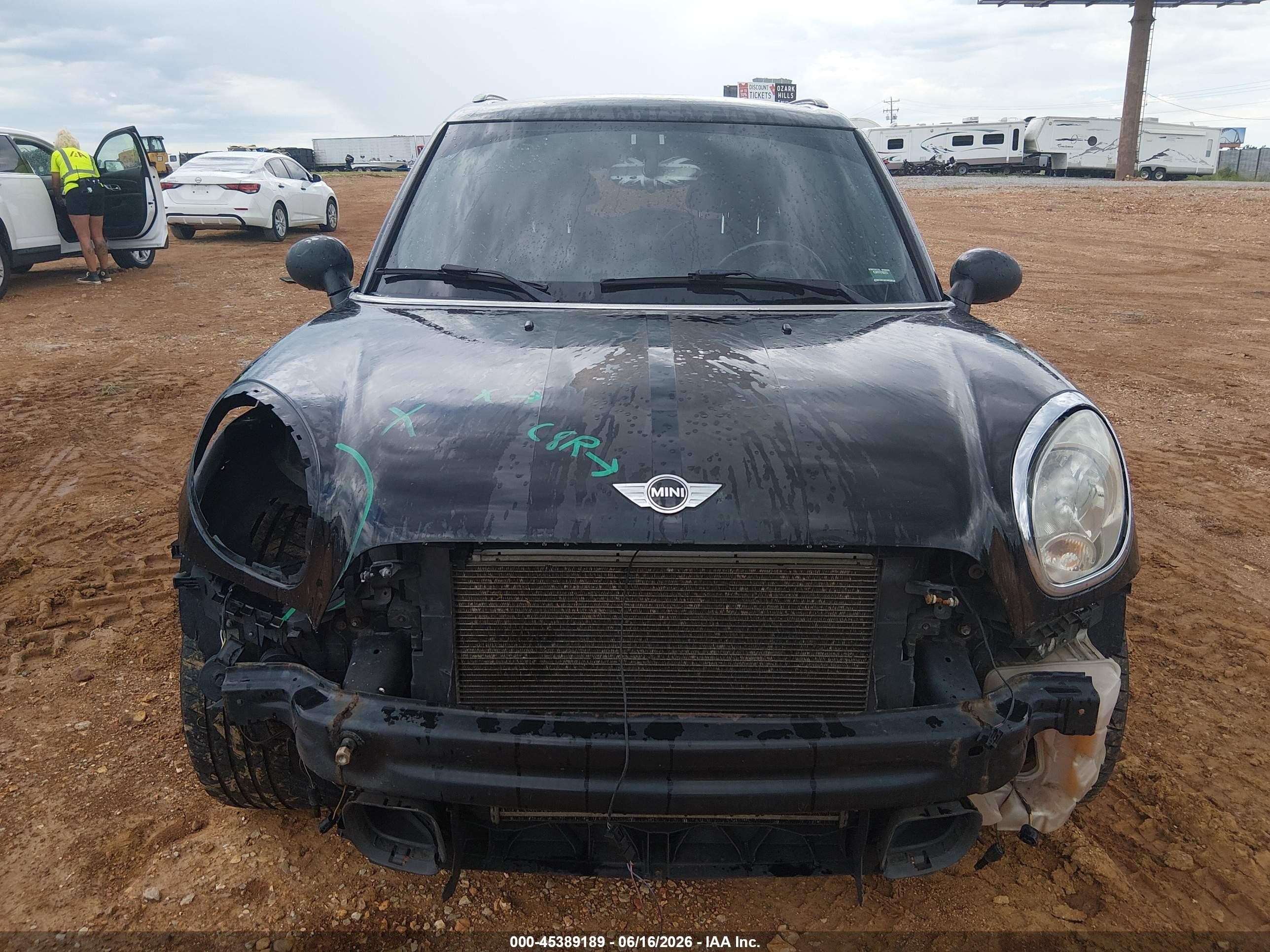 2011 Mini Cooper S Countryman   Black vin: WMWZC5C50BWM10751