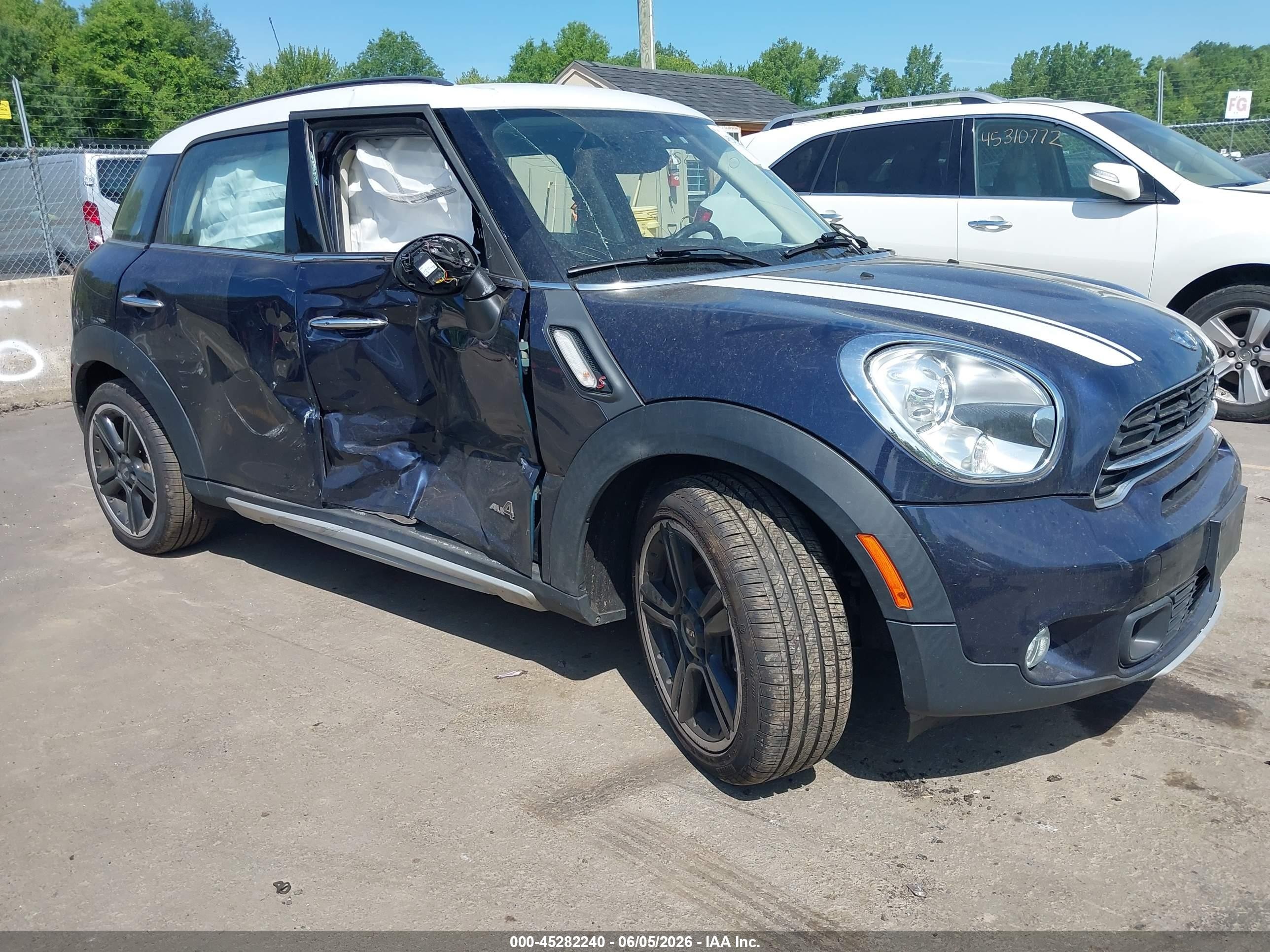 2015 Mini Countryman Cooper S Blue vin: WMWZC5C51FWP42980