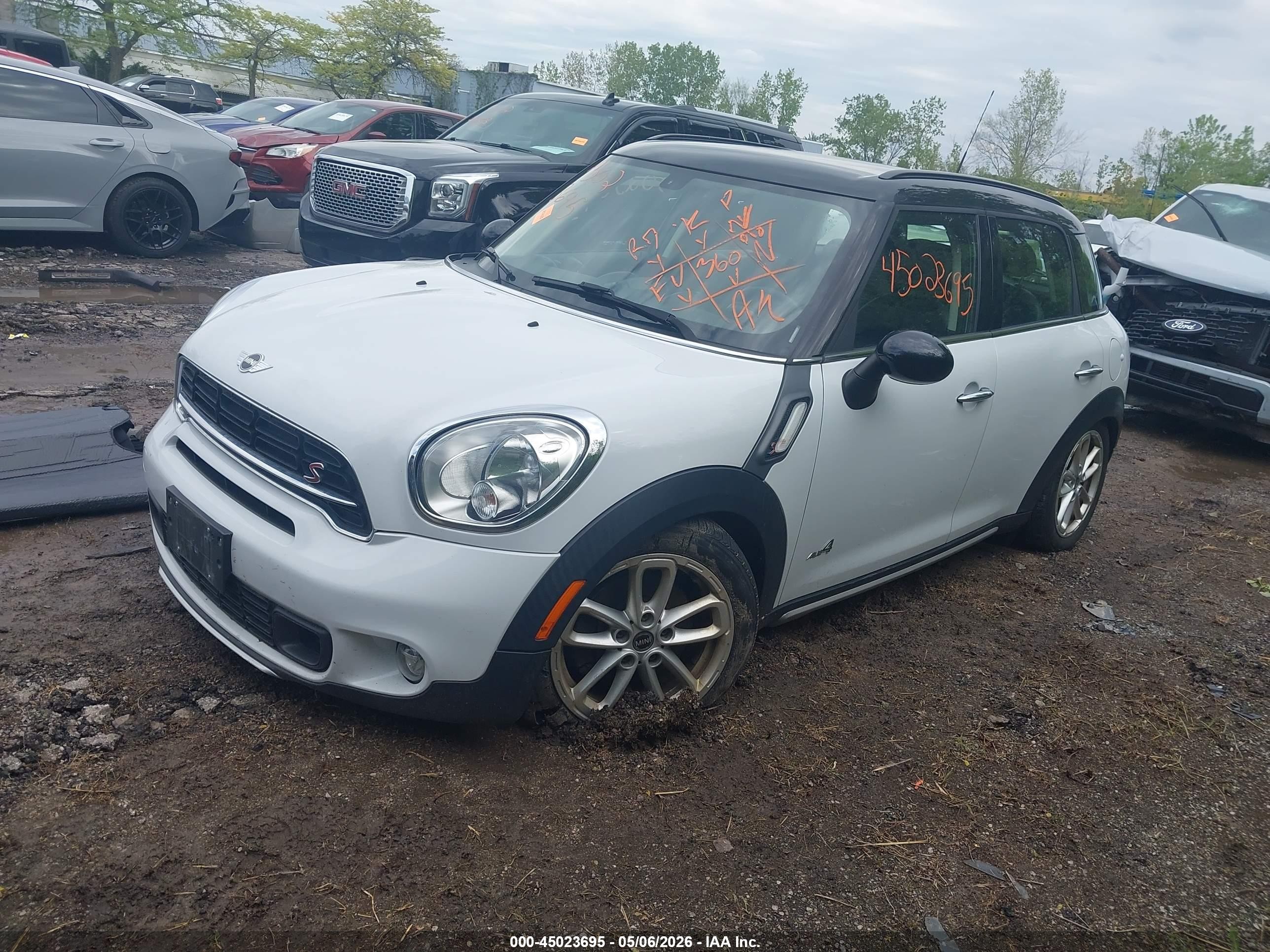 2015 Mini Countryman Cooper S White vin: WMWZC5C51FWP44373