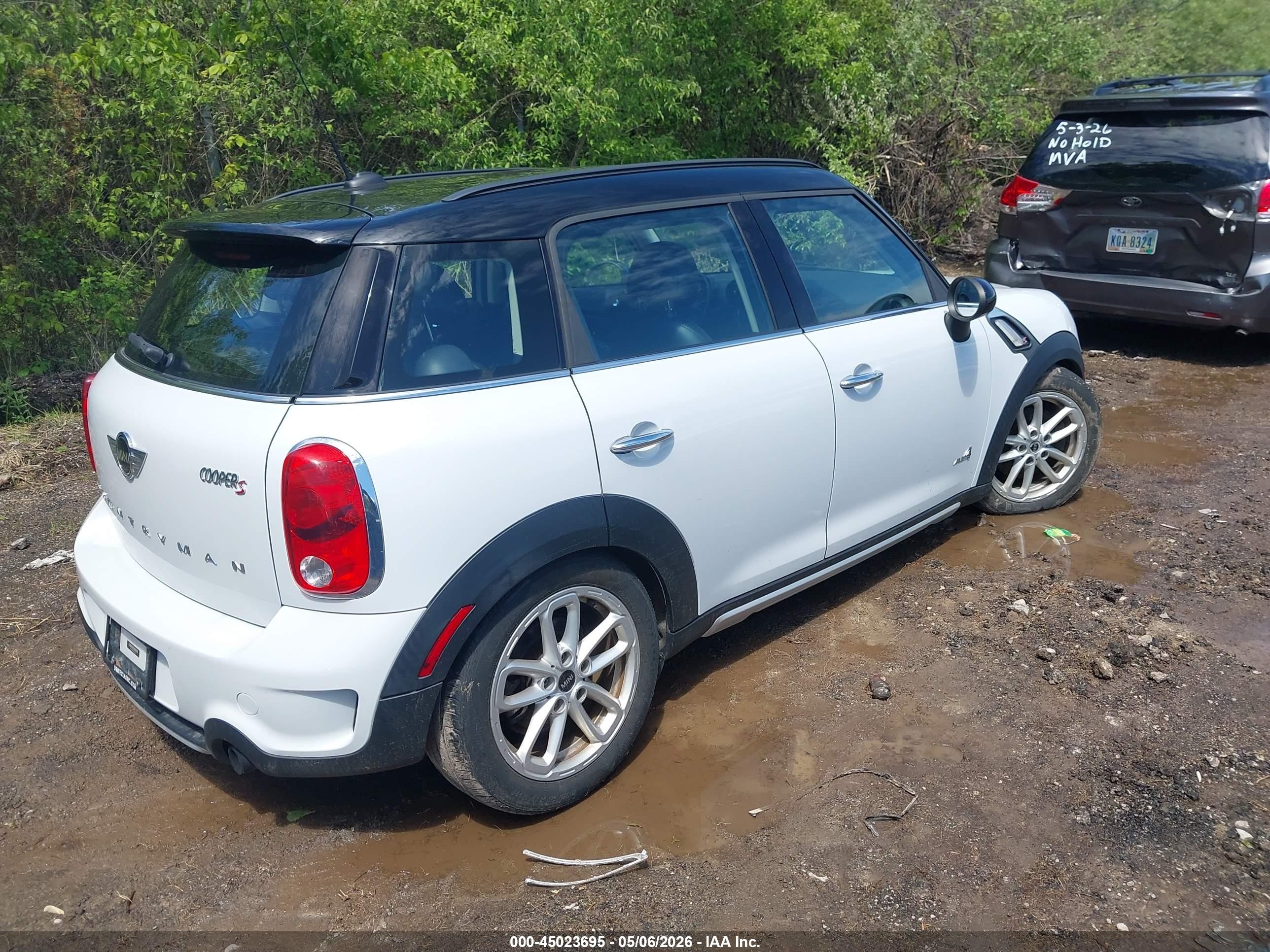 2015 Mini Countryman Cooper S White vin: WMWZC5C51FWP44373